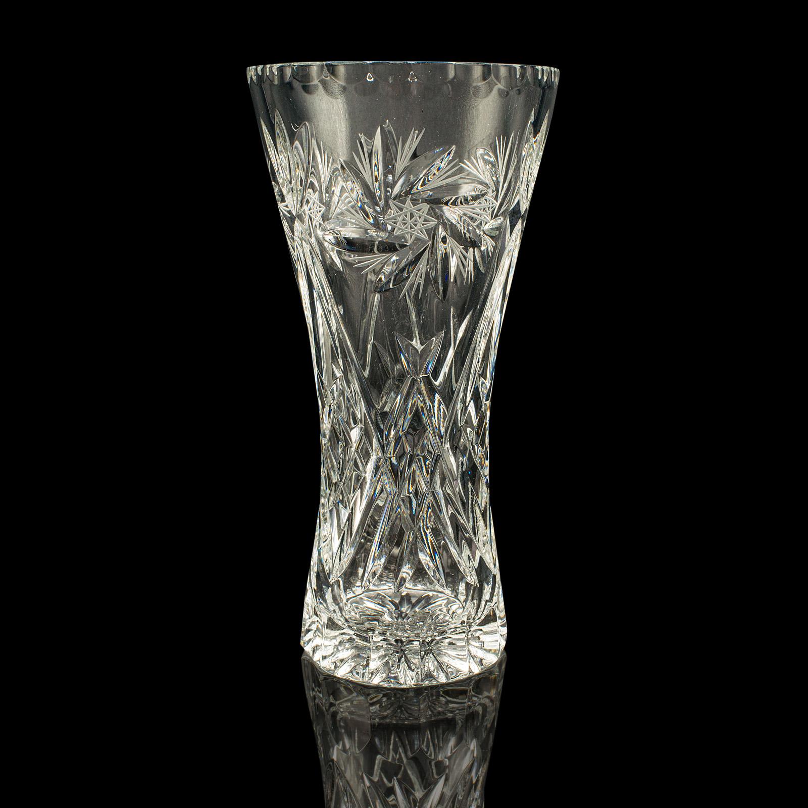Florero Vintage de Cristal, Inglés, Vidrio Tallado, Ramo, Manga, Circa 1940 Británico en venta