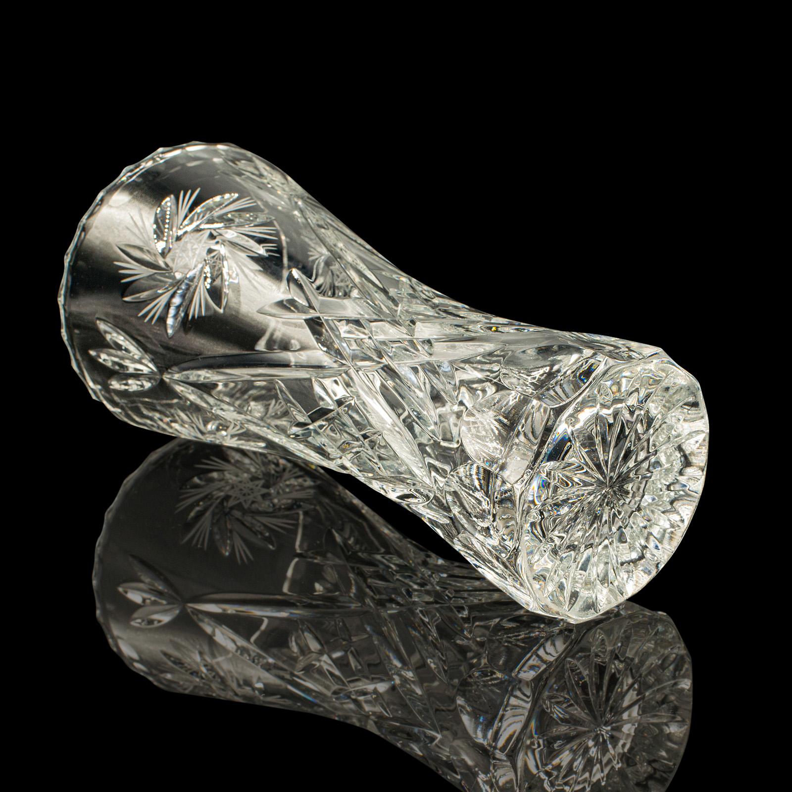 Florero Vintage de Cristal, Inglés, Vidrio Tallado, Ramo, Manga, Circa 1940 en venta 1