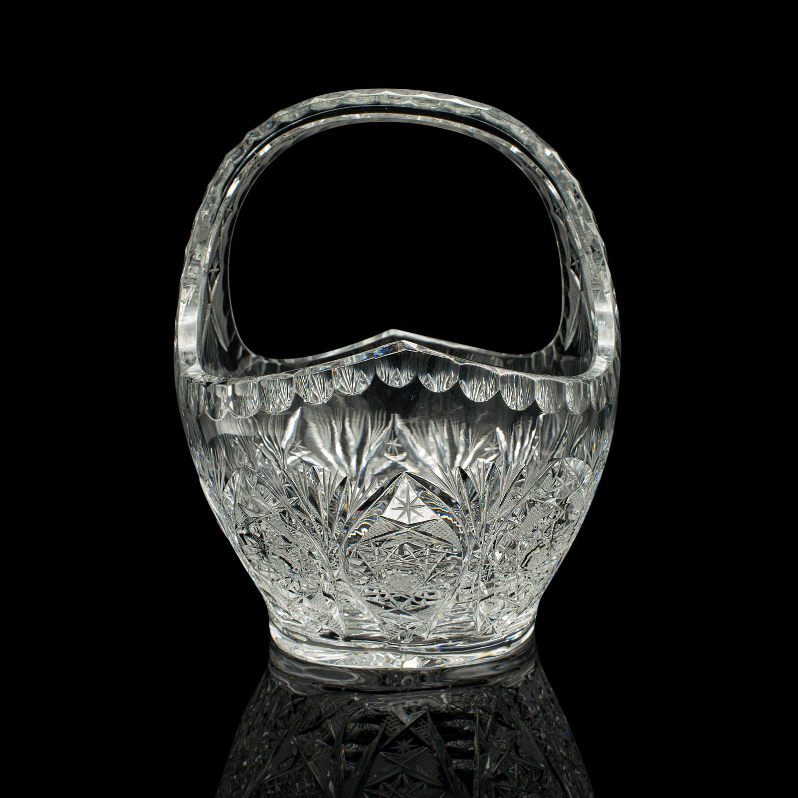 Mid-Century Modern Corbeille à fruits vintage anglaise, verre taillé, panier décoratif, milieu du siècle dernier en vente