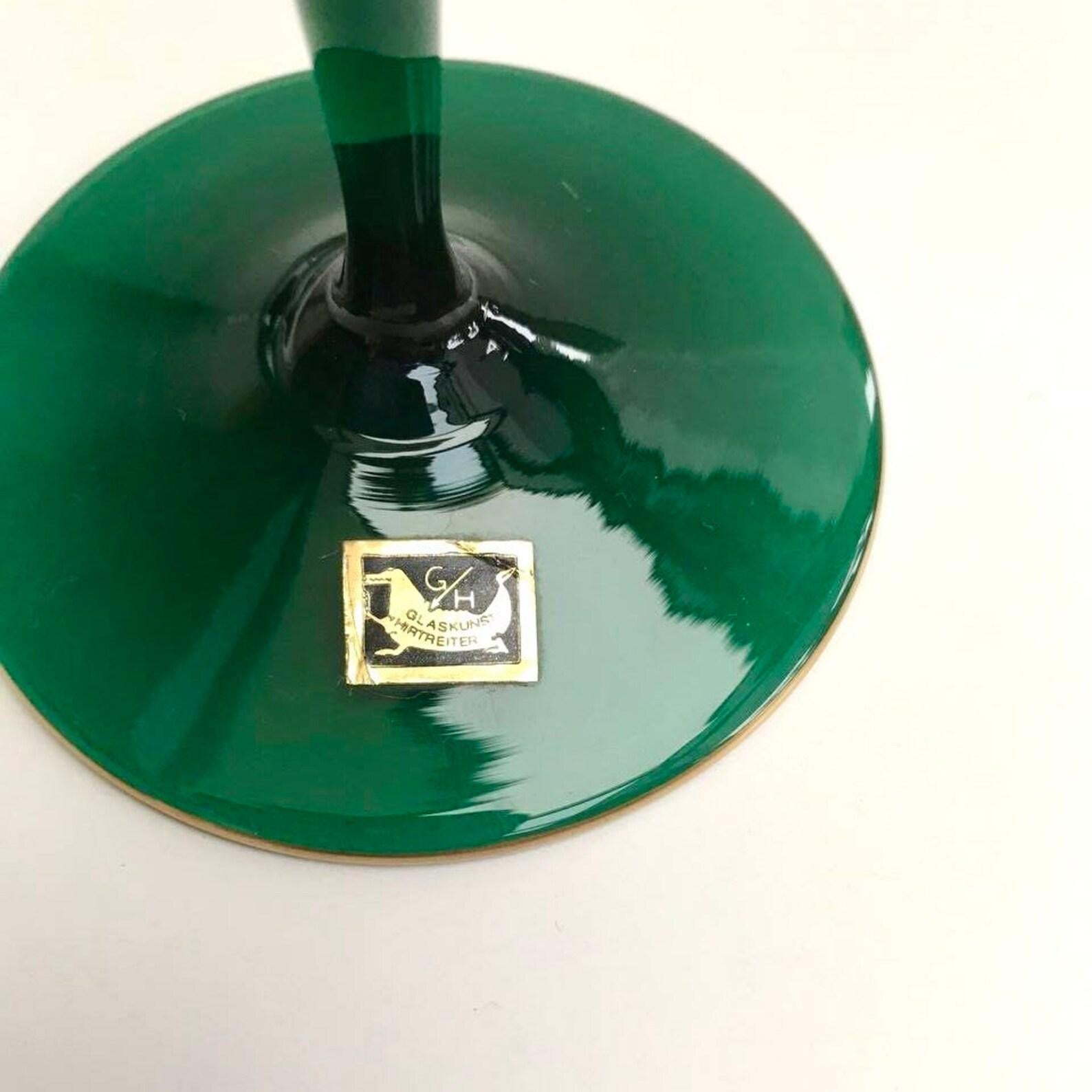 Rarísimo juego de cristal de 6 copas.

 Juego verde de preciosas copas vintage de cristal. Los motivos de los vasos de cristal se cortan a mano. Esto las hace aún más majestuosas y les da un chic especial... 

 Este juego de 6 vasos de cristal