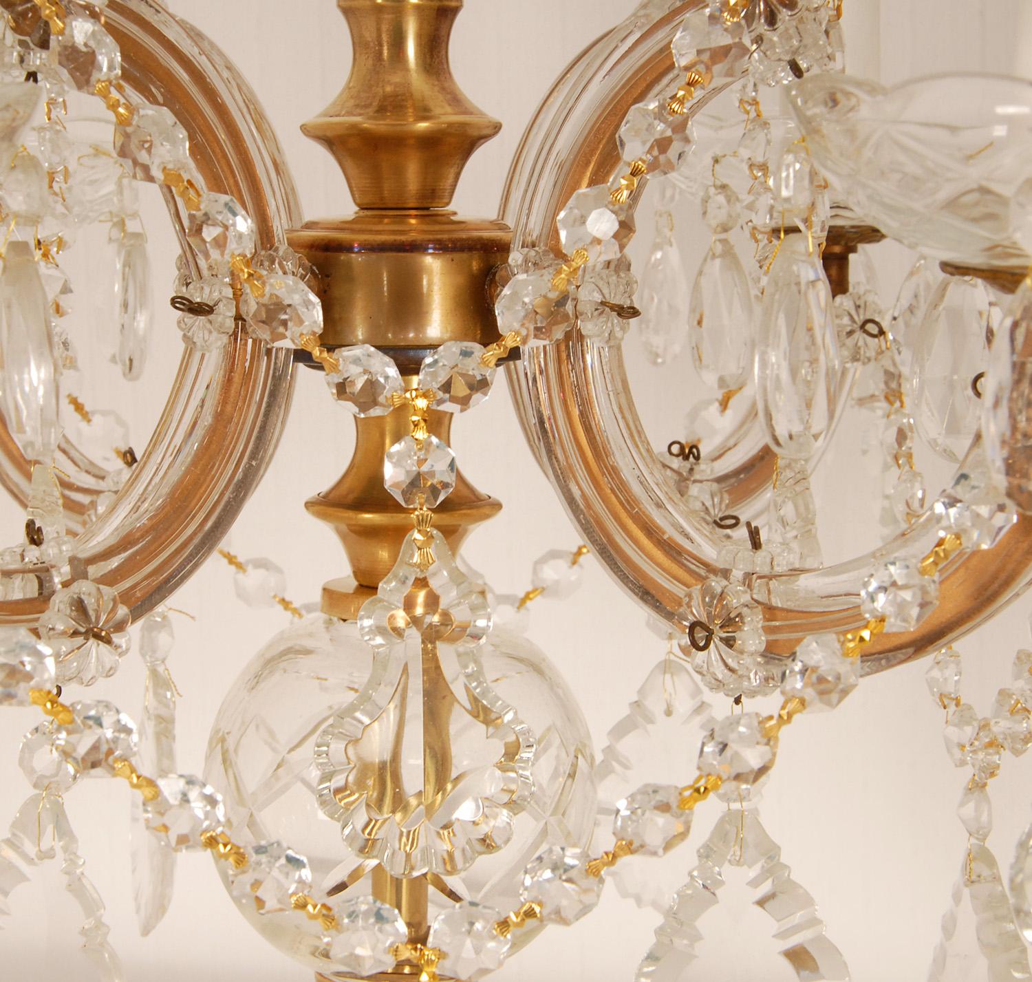 Lampes vintage en cristal Marie Therese Lampes de table en cristal en laiton doré une paire en vente 3