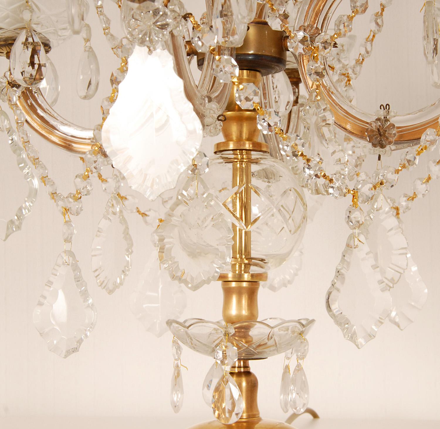 Lampes vintage en cristal Marie Therese Lampes de table en cristal en laiton doré une paire en vente 4
