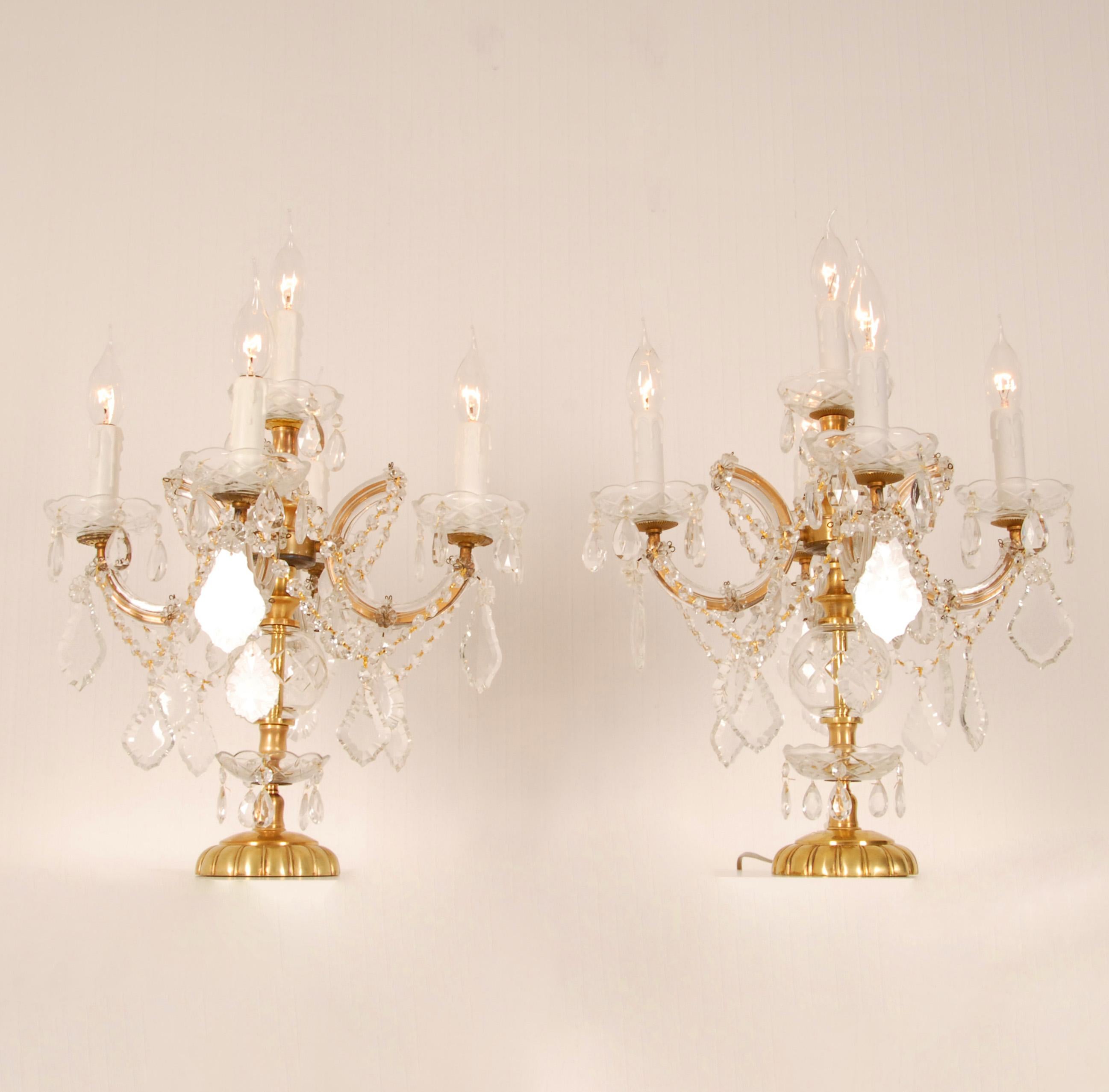 Baroque Lampes vintage en cristal Marie Therese Lampes de table en cristal en laiton doré une paire en vente