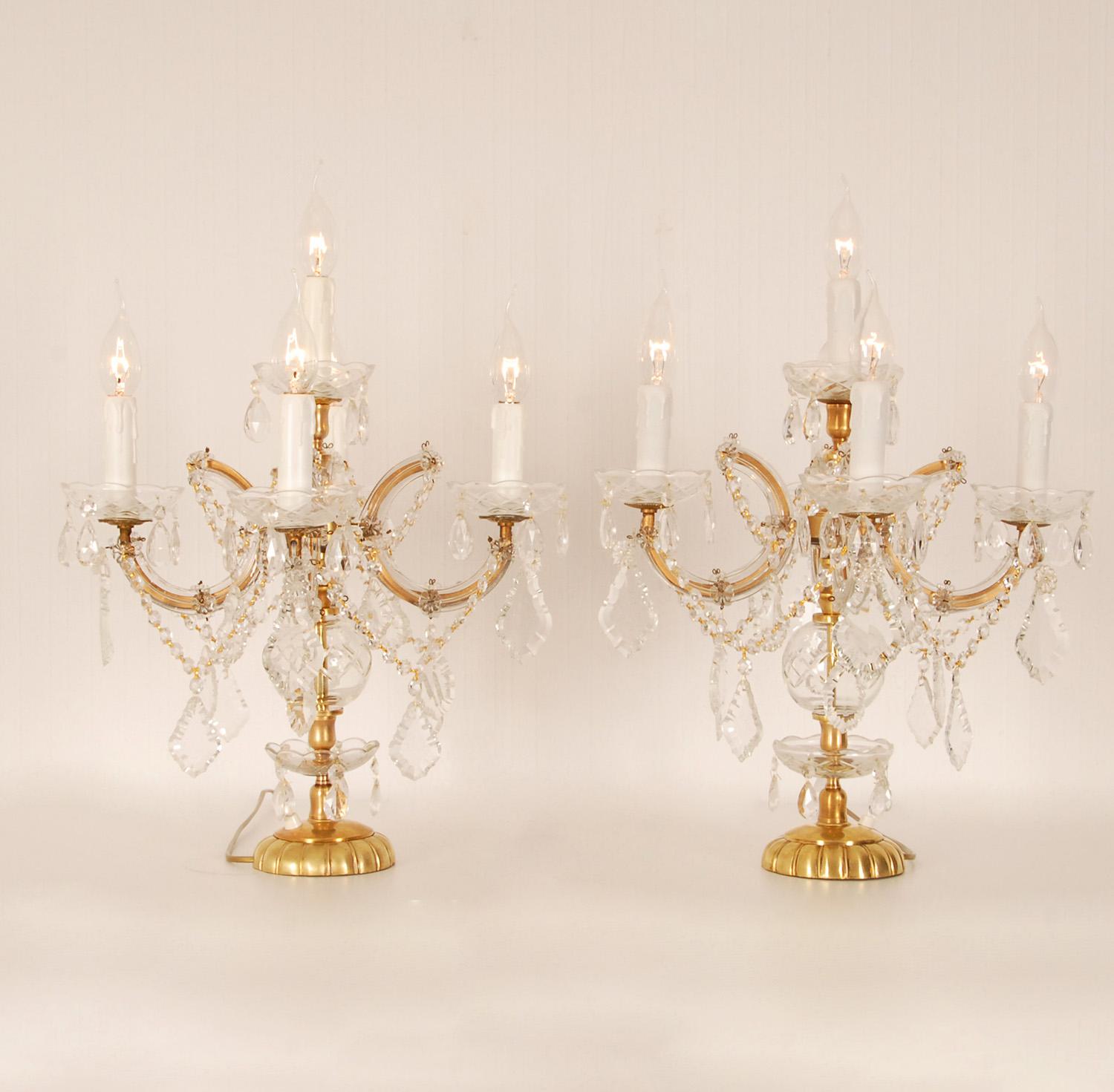 20ième siècle Lampes vintage en cristal Marie Therese Lampes de table en cristal en laiton doré une paire en vente