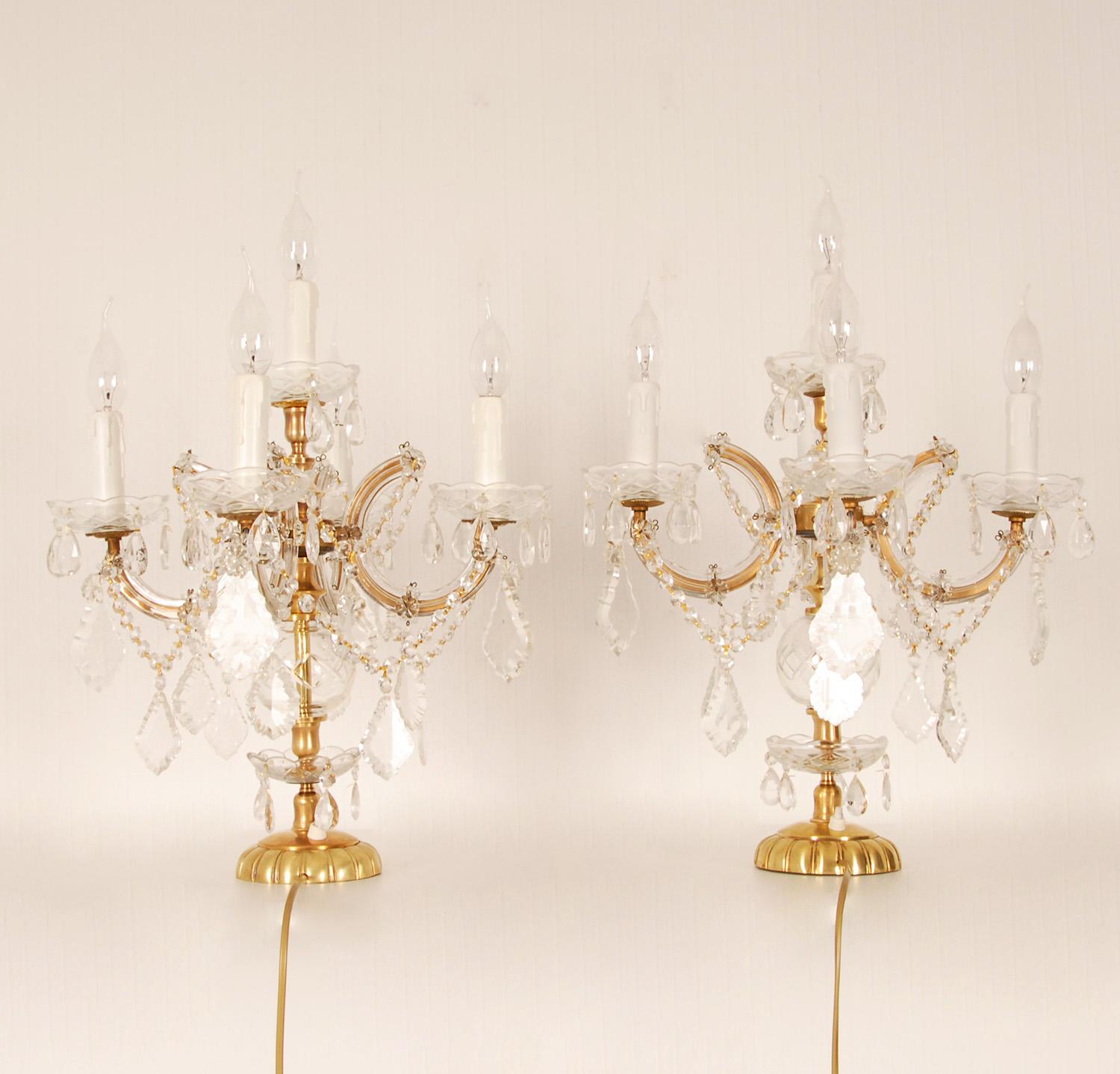 Laiton Lampes vintage en cristal Marie Therese Lampes de table en cristal en laiton doré une paire en vente