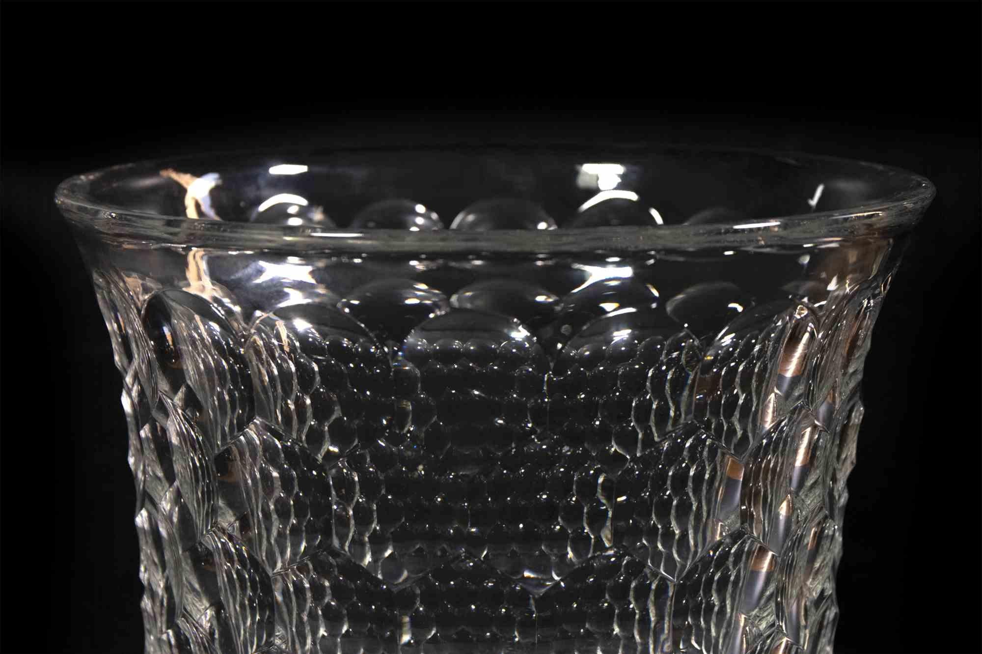 Crystal Vase is an original decorative object realized in the 1970s.

A very elegant vase entirely realized in crystal. 

Sinuos cylindrical shape and with honeycomb decoration on the surface.

Collect a precious object!

Good conditions.