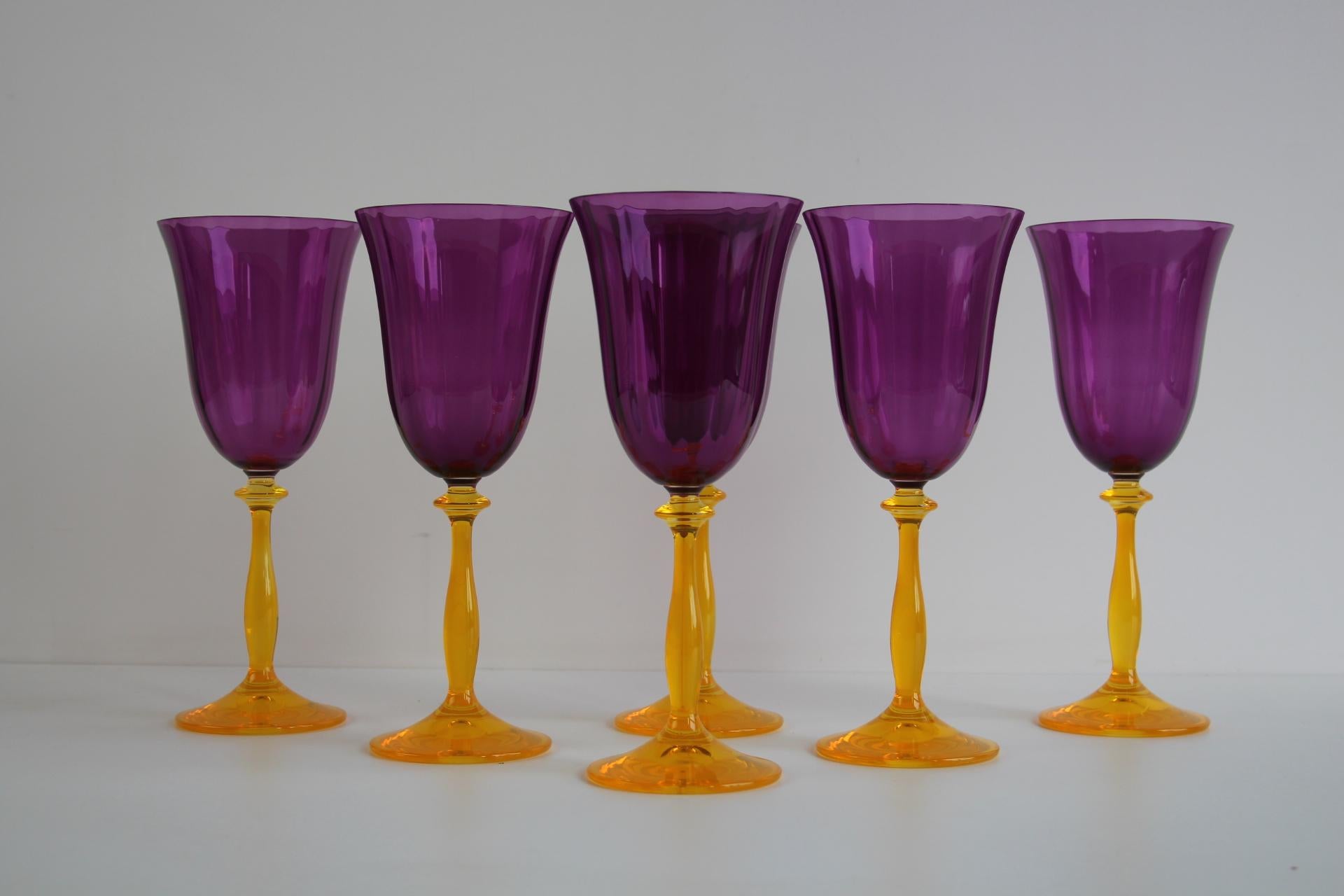 Elevate your tableware collection with this vibrant and rare set of 6 vintage wine glasses by Crystalex, crafted in Czechoslovakia around 1990. These distinctive glasses feature rich purple bowls paired with striking yellow stems, capturing the