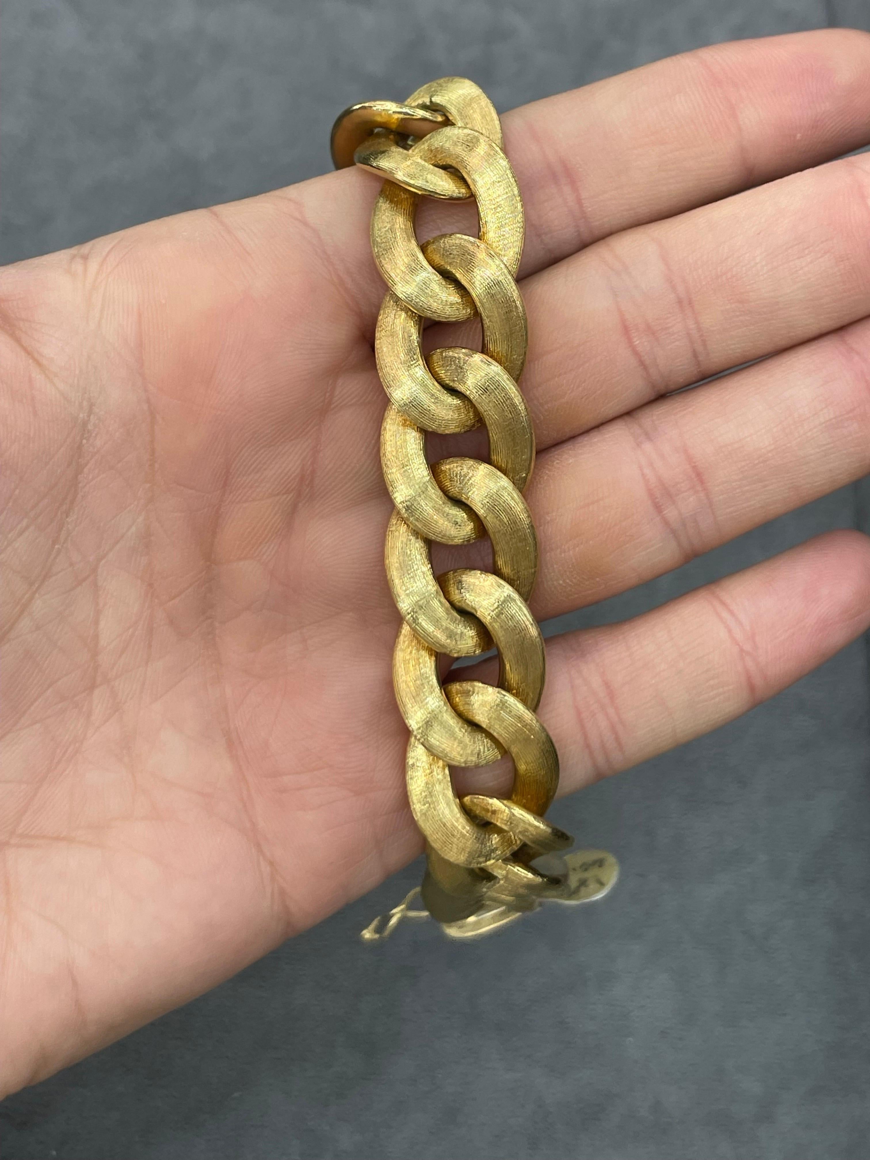 Vintage Cuban Link Brushed Finished Bracelet 18 Karat Yellow Gold 41 Grams In Excellent Condition For Sale In New York, NY