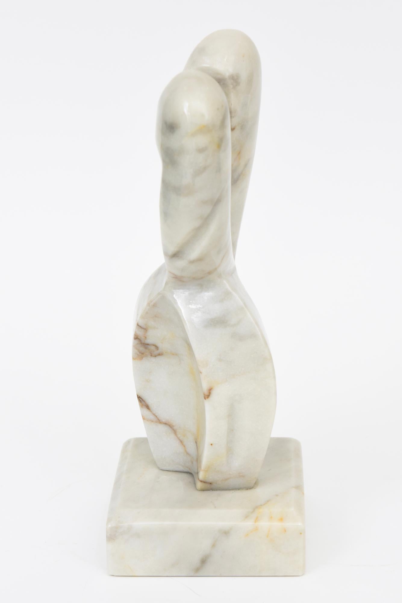Escultura Cubista Vintage de Figuras Entrelazadas de Mármol Variegado o Accesorio de Escritorio en venta 4