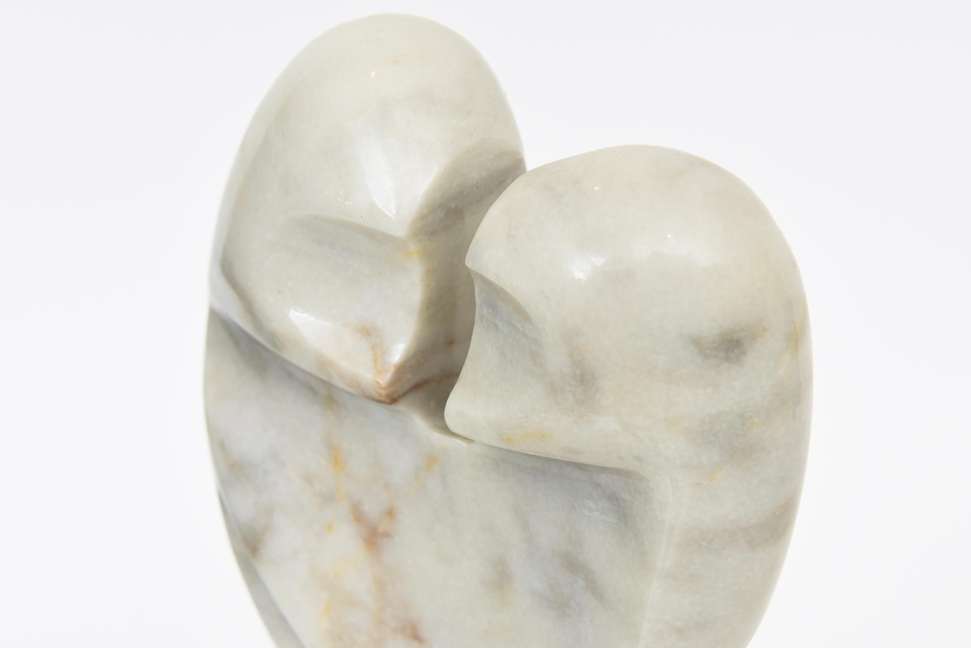 Escultura Cubista Vintage de Figuras Entrelazadas de Mármol Variegado o Accesorio de Escritorio finales del siglo XX en venta