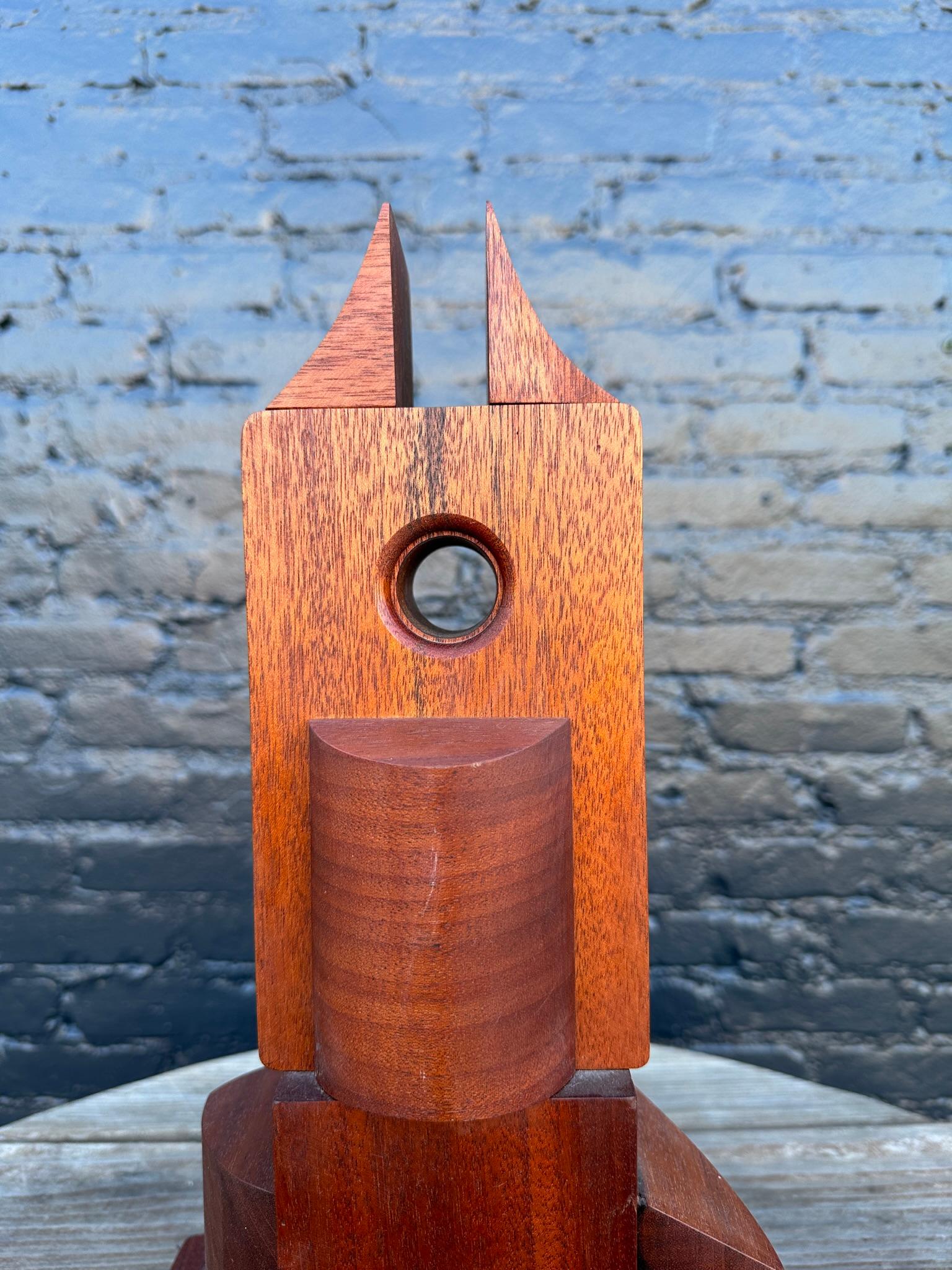 Moderno Scultura cubista d'epoca in legno firmata dal Dr. Graham, circa 2004 in vendita