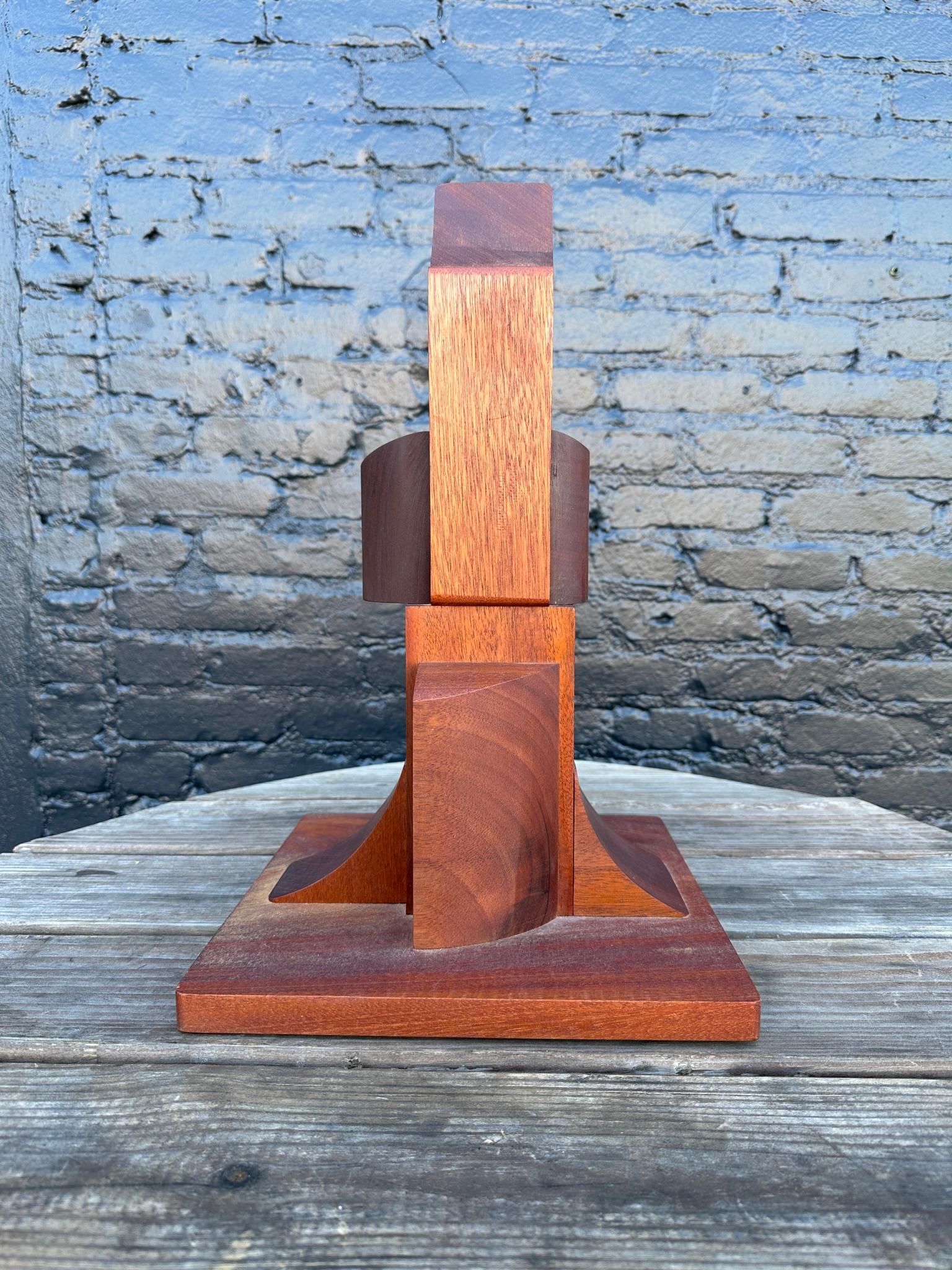 Scultura cubista d'epoca in legno firmata dal Dr. Graham, circa 2004 In condizioni buone in vendita a Asheville, NC