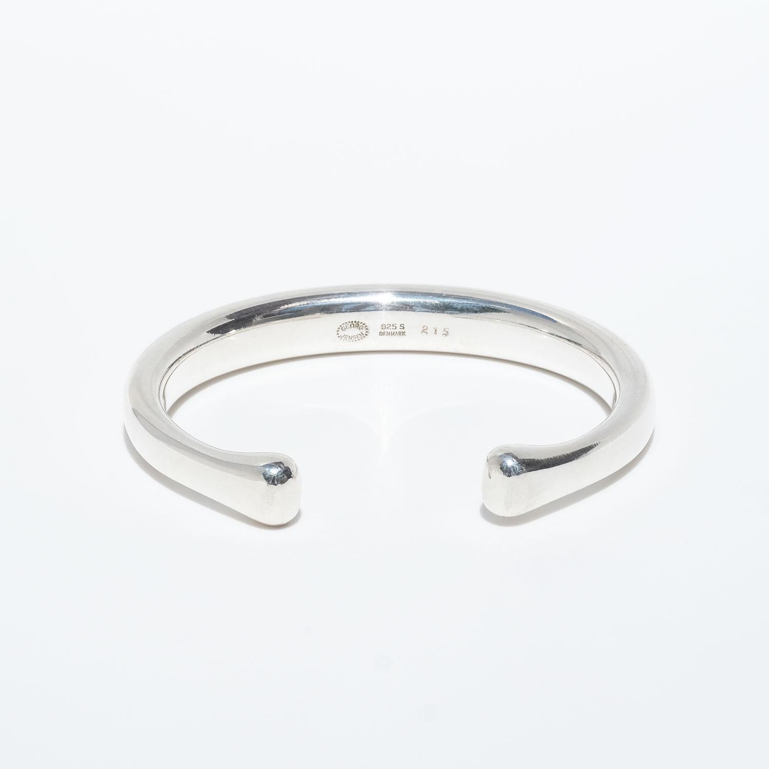 This sterling silver cuff bracelet has a glossy surface and geometrically curved arms. Its endings have a soft shape which gives the bracelet a classic touch.

The bracelet will fit well both in an everyday environment as well as in a more festive