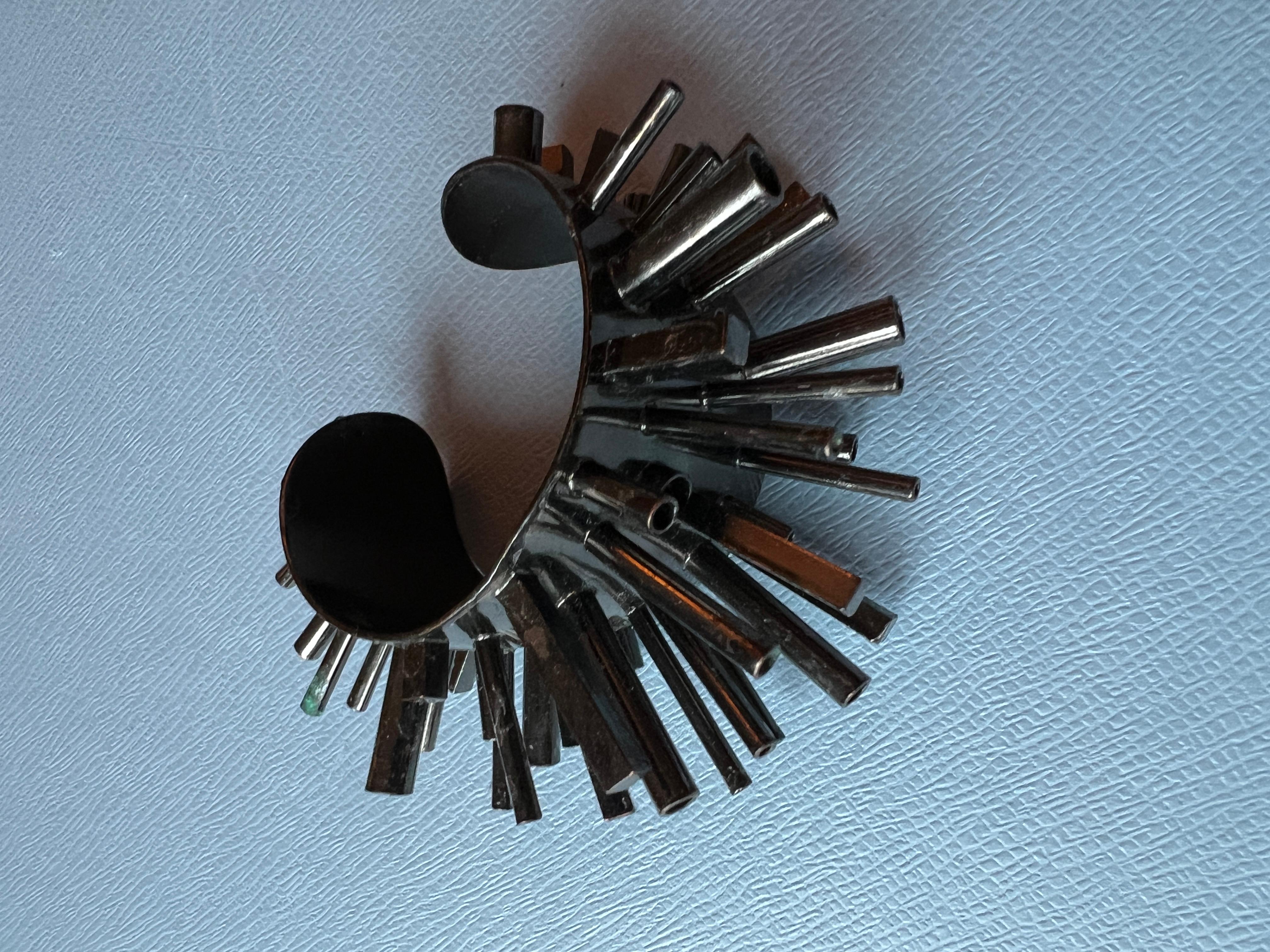 Brazalete Brazalete Brutalista Pieza de Declaración Metal de Pistola Rutenio en venta 5
