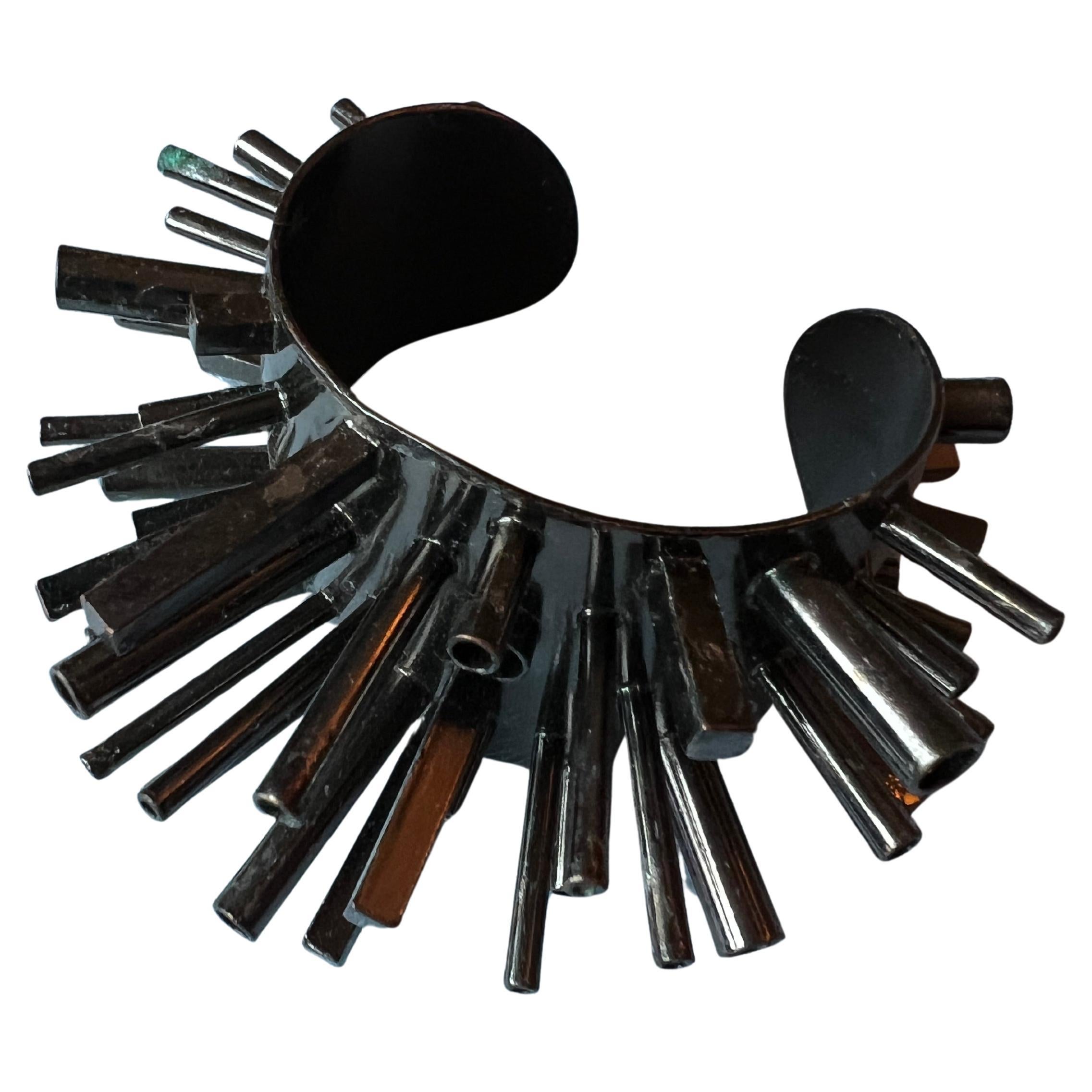 Brazalete Brazalete Brutalista Pieza de Declaración Metal de Pistola Rutenio en venta