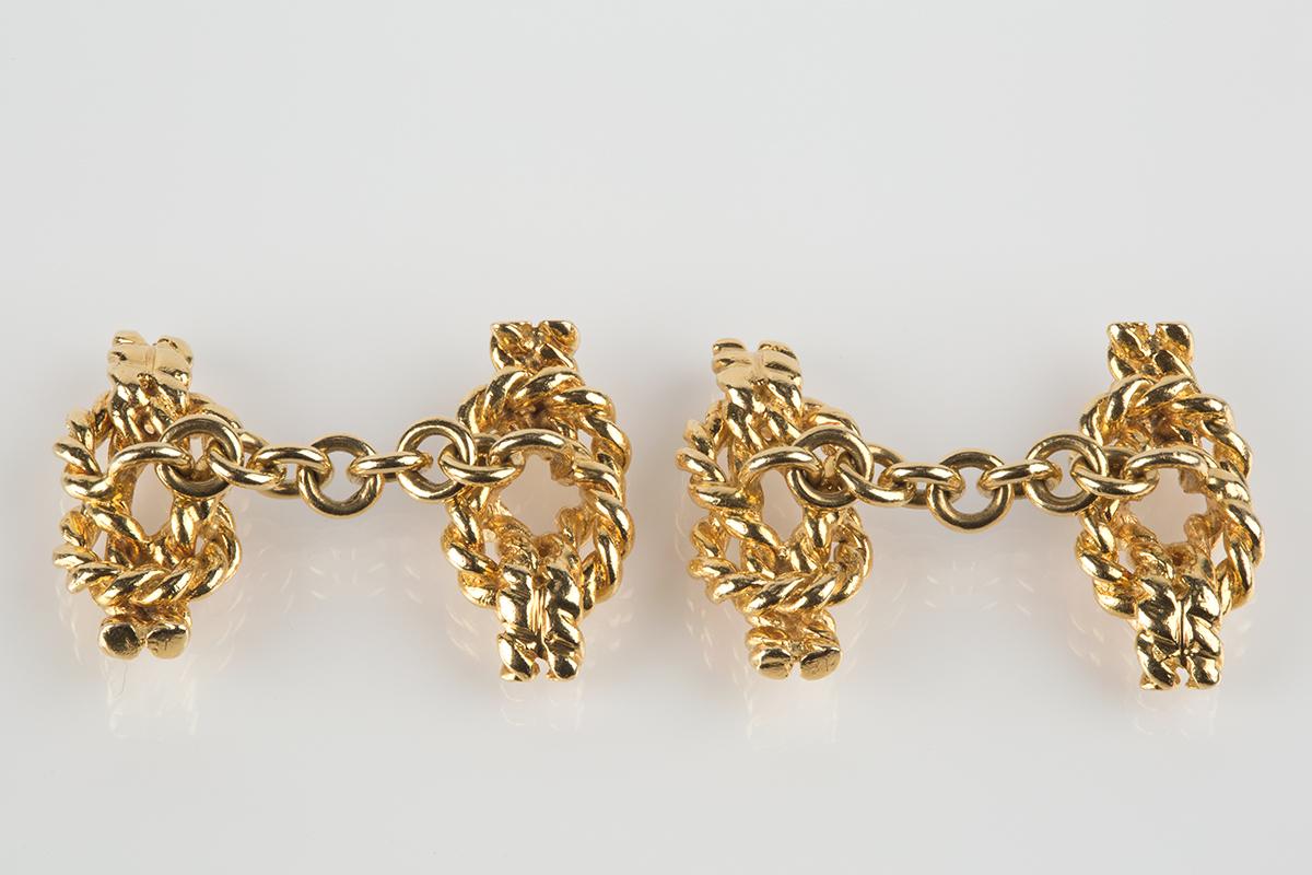 A solid pair of double sided 1960’s vintage cufflinks in the form of a reef knot in 18 carat yellow gold. The textured gold is of a rope design and the equal sized reef knots are linked by chain connections.
Measures 9mm in width x 20mm in
