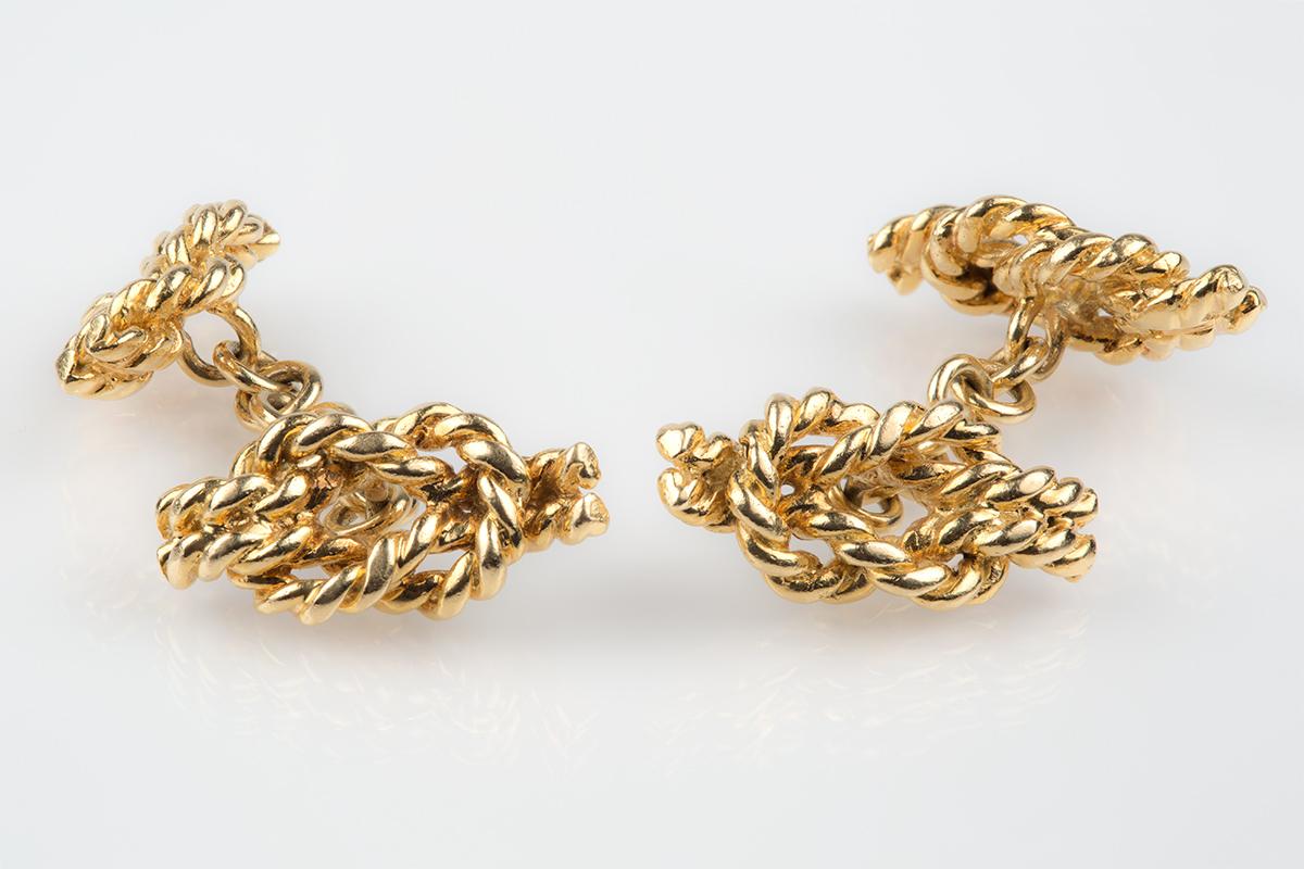 Victorian Vintage Cufflinks of Reef Knots in Textured 18 Carat Gold, English, circa 1960 For Sale