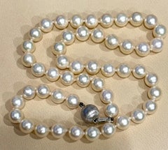 Perla Akoya coltivata vintage  Lunghezza della collana 18" , 18 carati  Chiusura in oro bianco