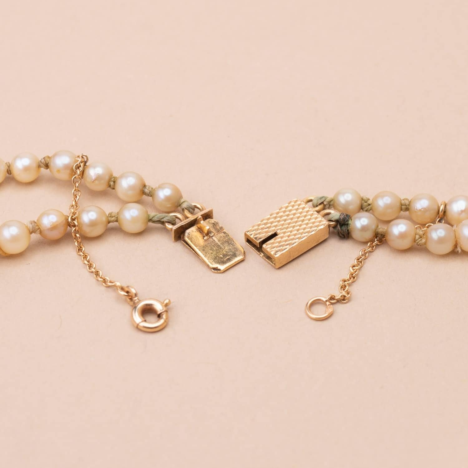 Vintage Cultured and Fine Pearl Necklace In Fair Condition For Sale In PARIS, FR