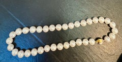 Vintage Cultured Chinees Pearl Necklace Length 15", 18 Karat Two Tone Gold Clasp