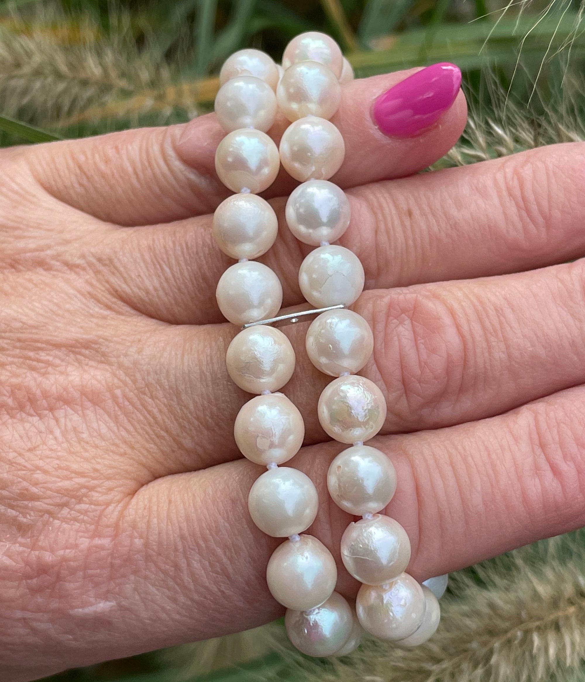 Bracelet à double rang de perles de culture japonaise 14 carats WG Bon état - En vente à New York, NY