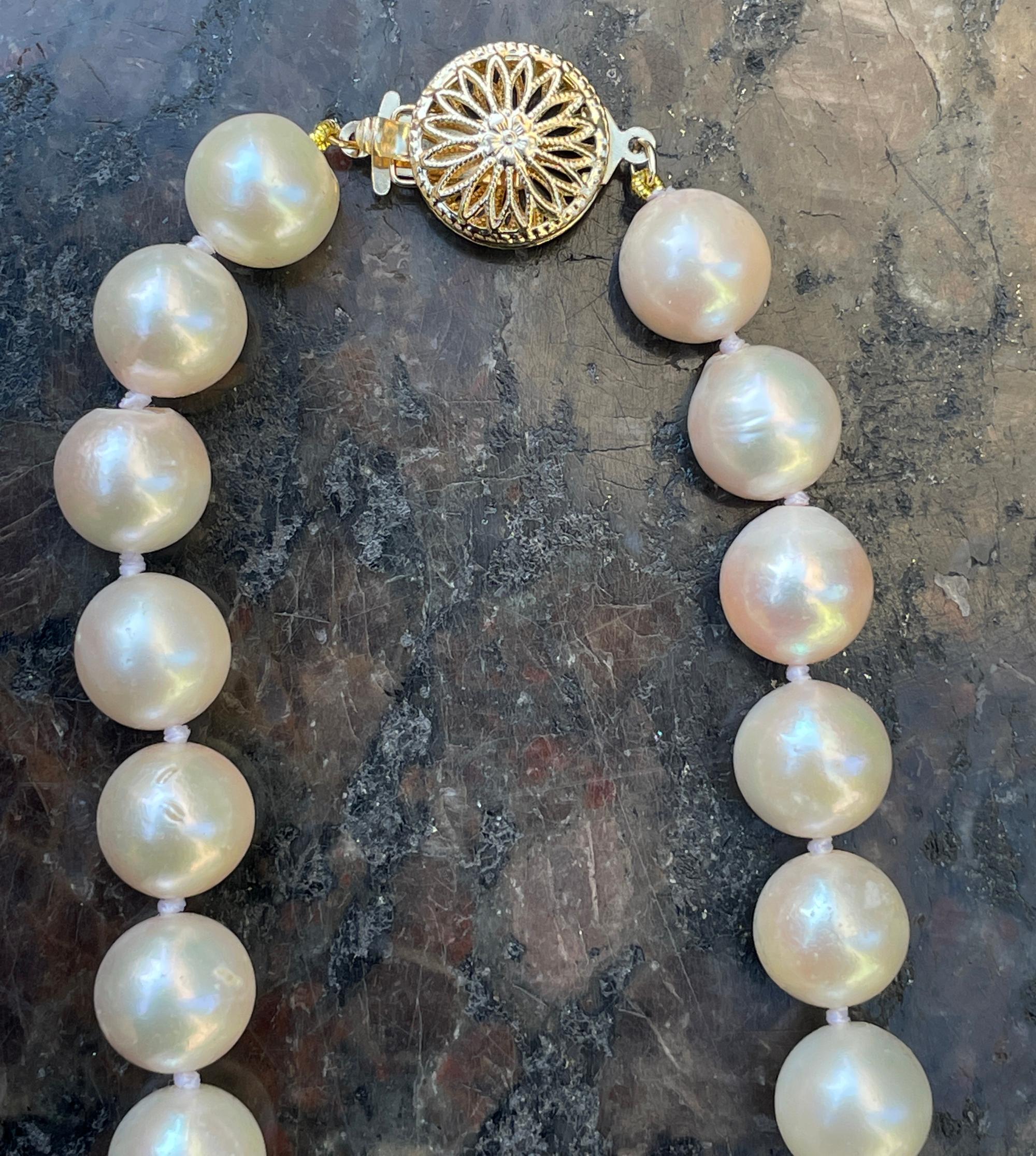Collier de culture vintage en or 14 carats avec perles blanches japonaises de 9,5 mm en vente 5