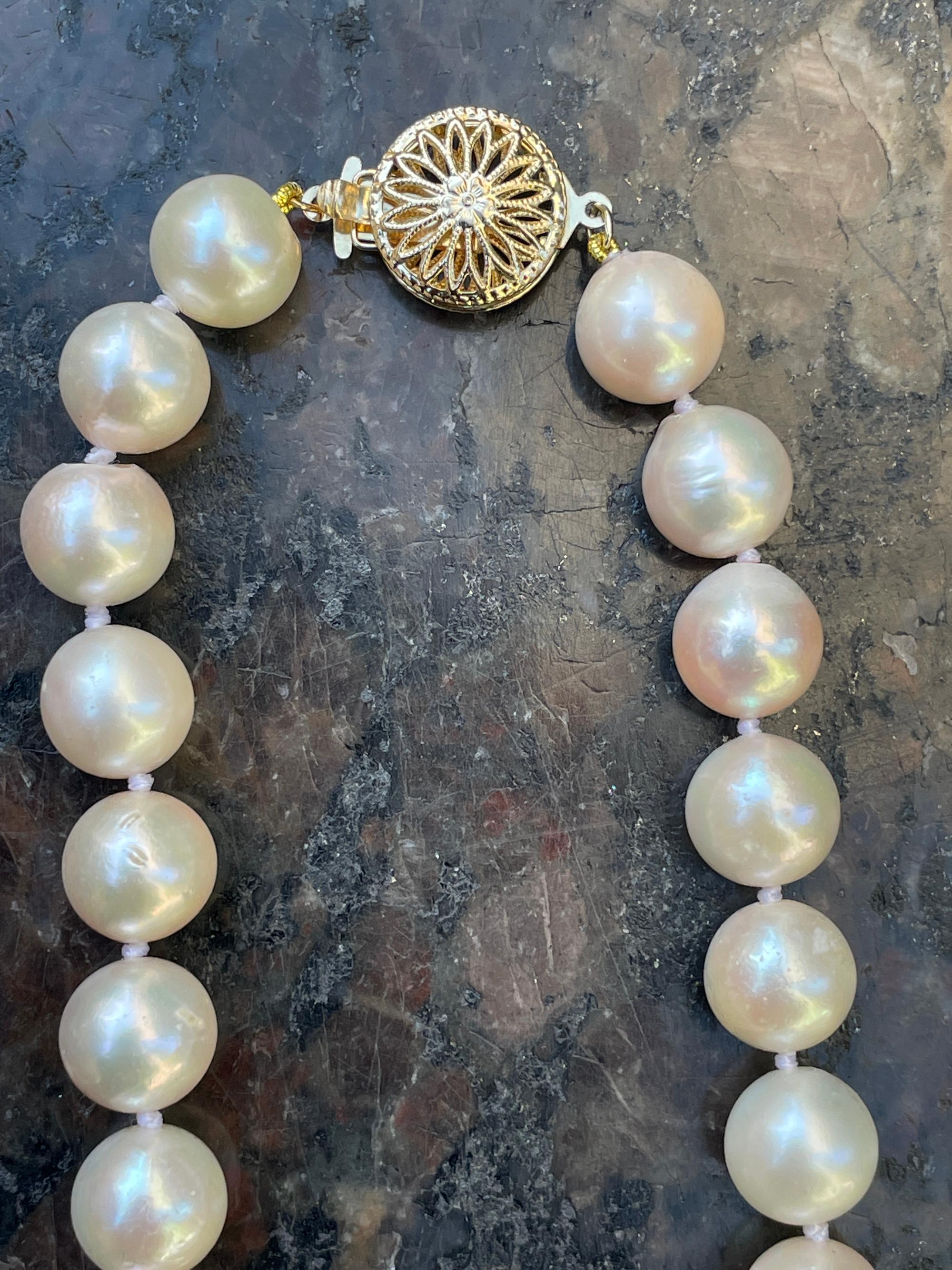 Collier de culture vintage en or 14 carats avec perles blanches japonaises de 9,5 mm en vente 6