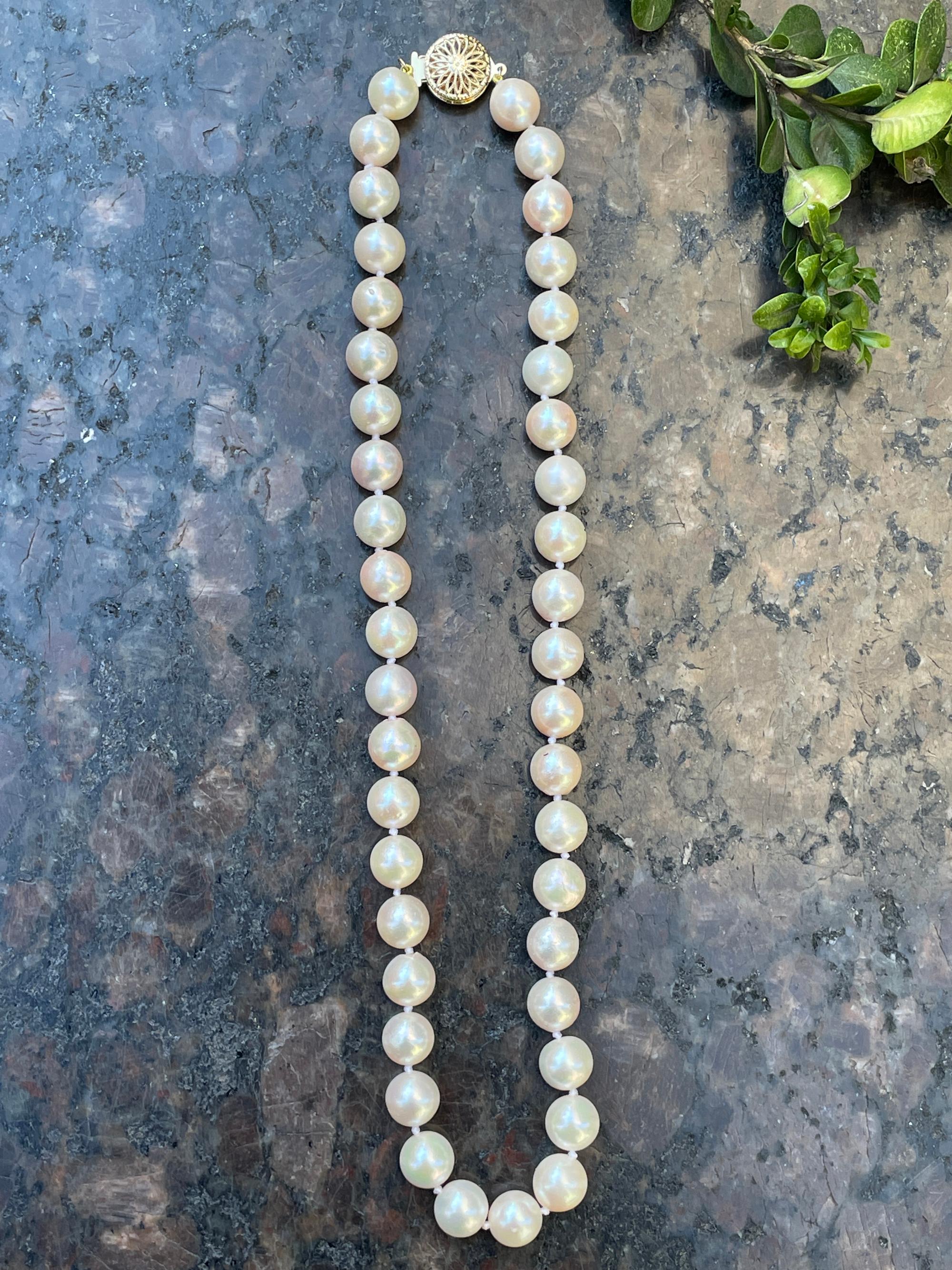 Collier de culture vintage en or 14 carats avec perles blanches japonaises de 9,5 mm en vente 7