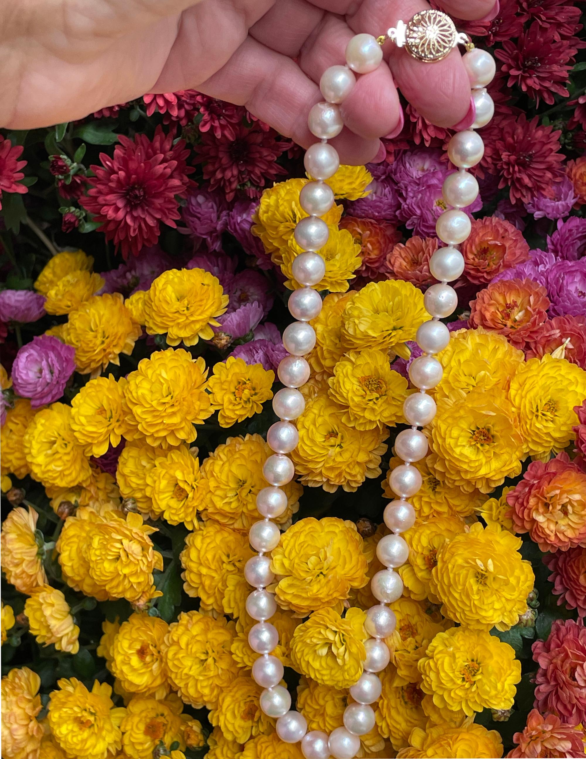 Collier de culture vintage en or 14 carats avec perles blanches japonaises de 9,5 mm Bon état - En vente à New York, NY