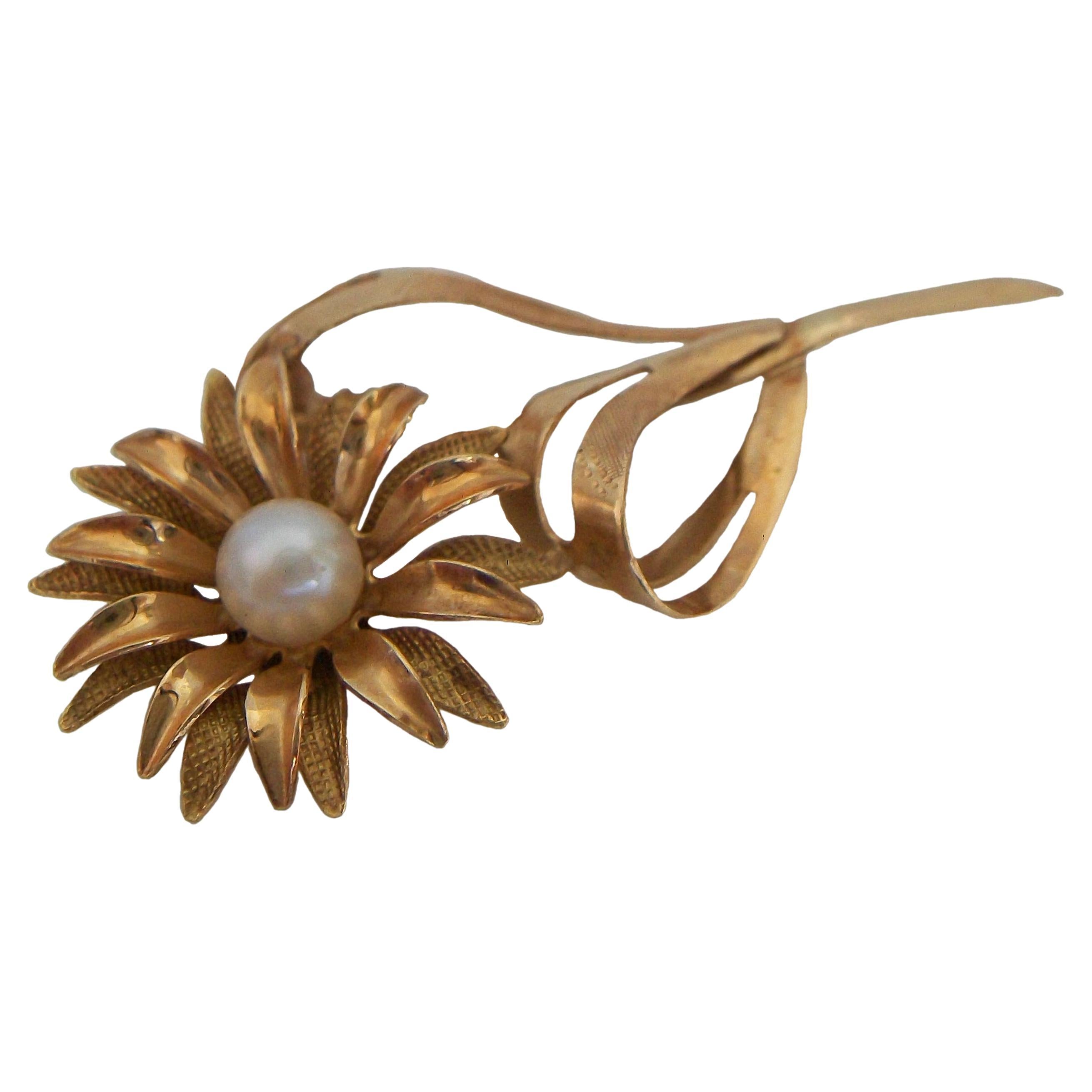 Vintage Cultured Pearl & 750/18K Gold Flower Brooch, E.U., Circa 1980's
