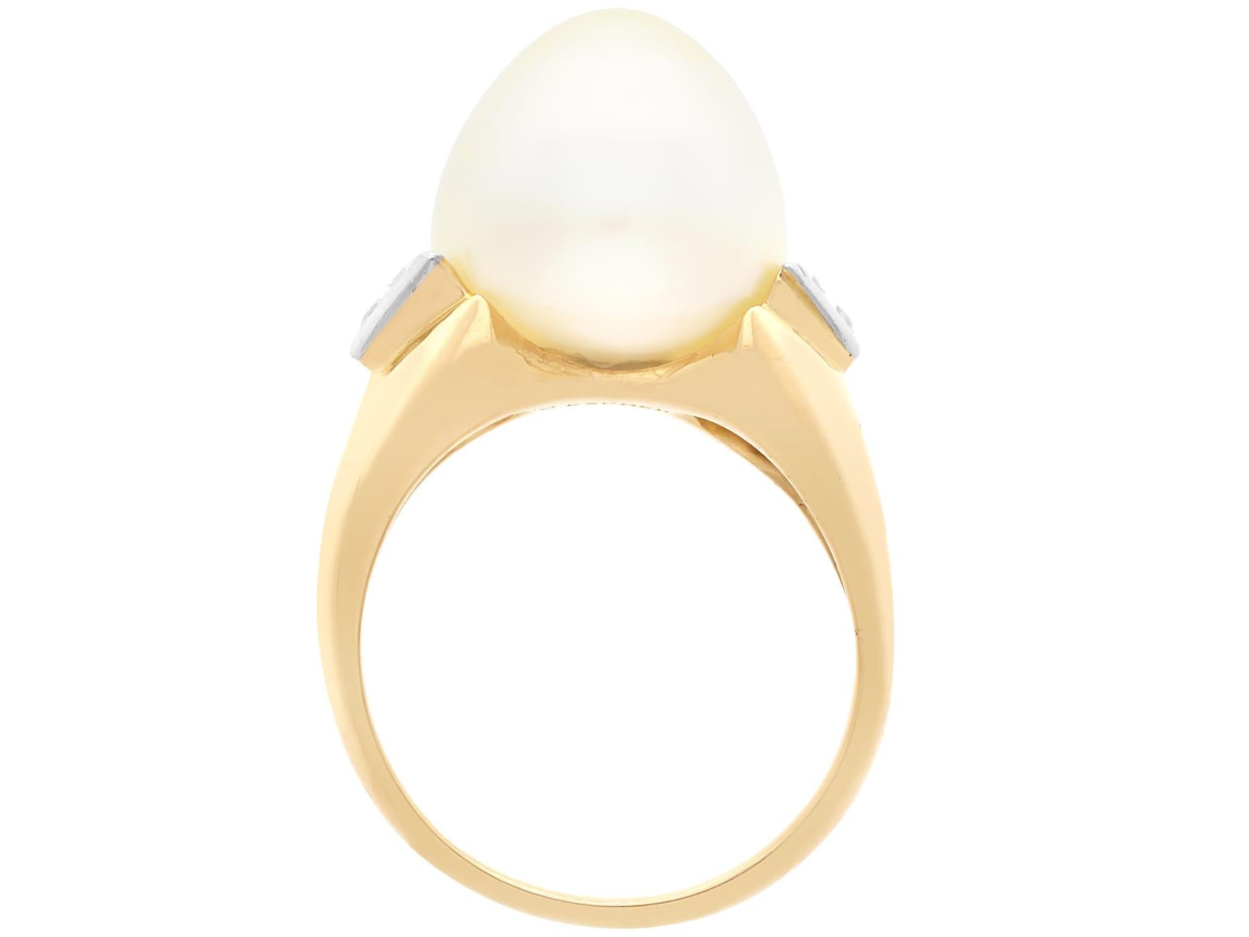 Bague cocktail vintage en or jaune 18 carats, perle de culture et diamant de 0,62 carat en vente 2