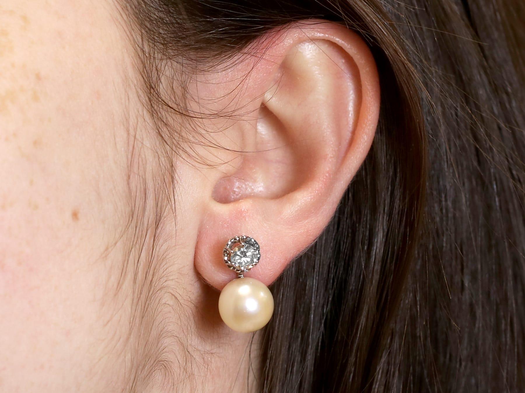 Ohrringe aus Platin mit Zuchtperlen und 1,07 Karat Diamanten im Vintage-Stil, um 1950 im Angebot 4