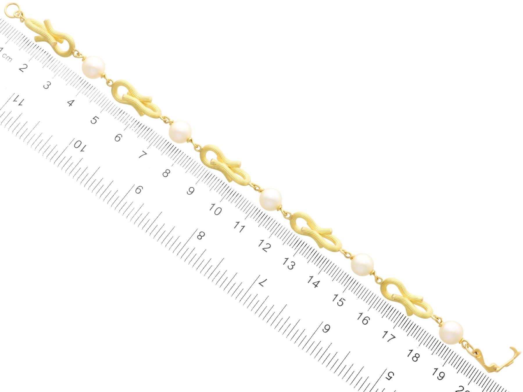 Bracelet vintage en perles de culture et or jaune 18k Circa 1990 en vente 7