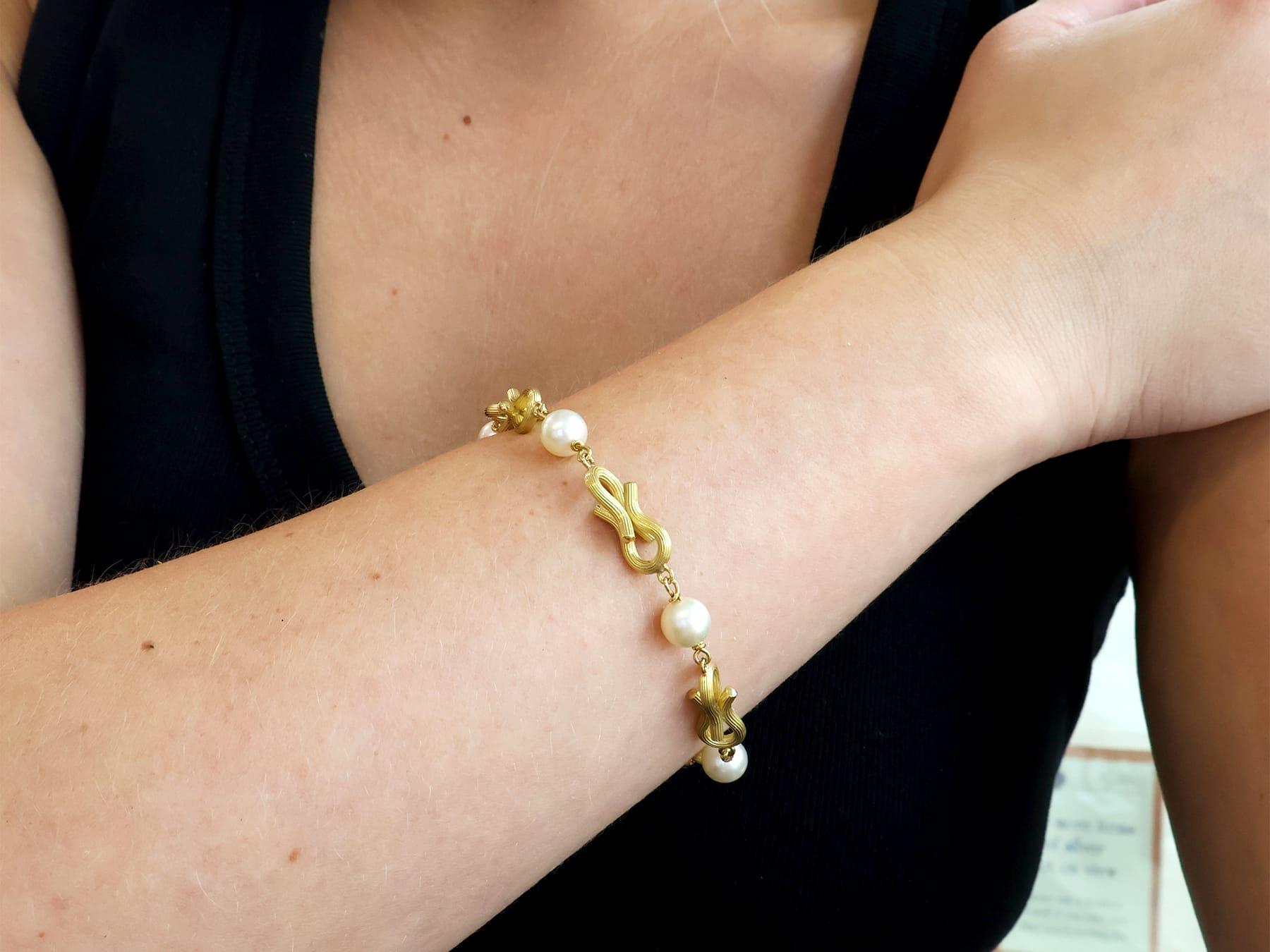 Taille ronde Bracelet vintage en perles de culture et or jaune 18k Circa 1990 en vente