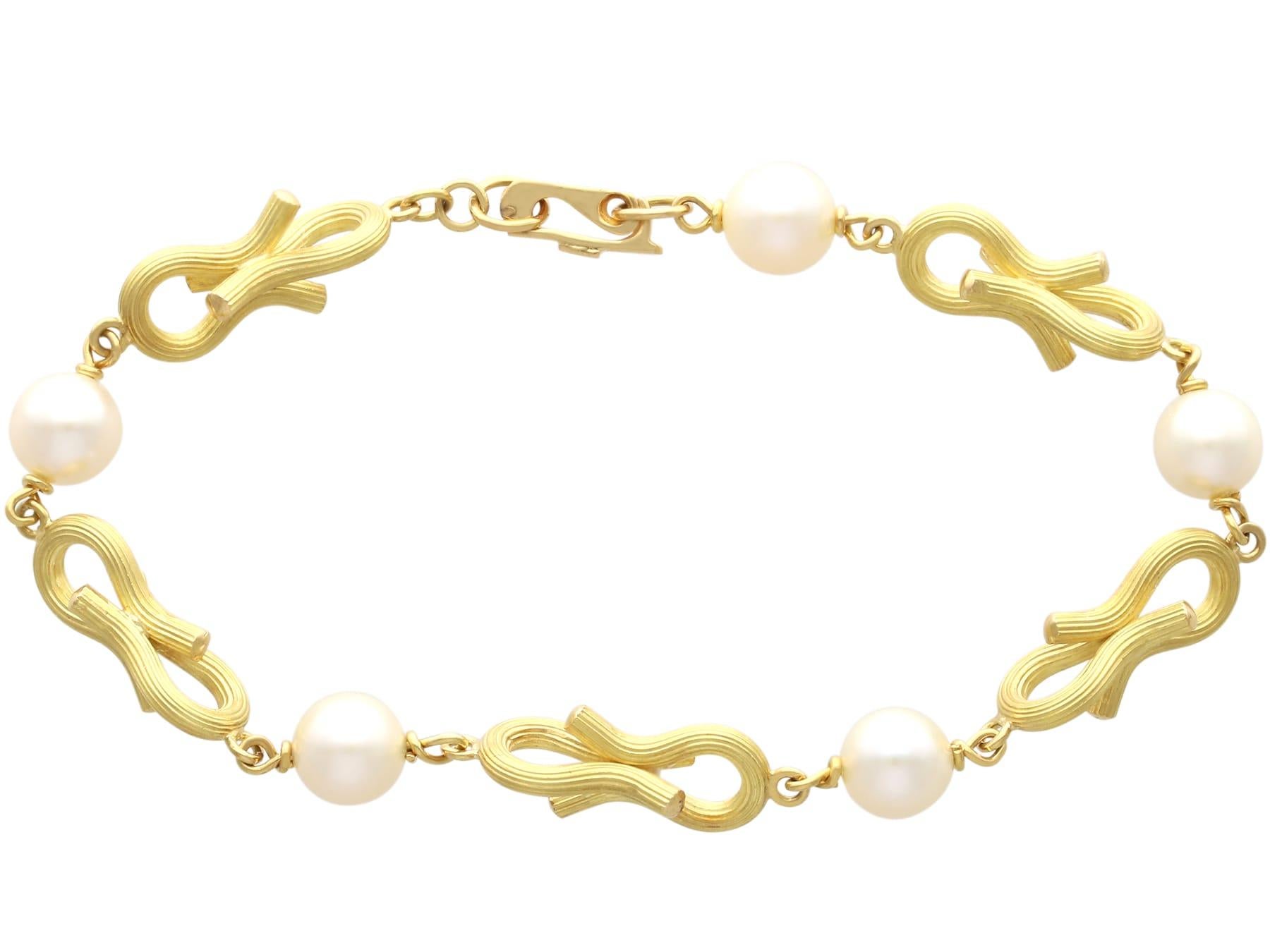 Bracelet vintage en perles de culture et or jaune 18k Circa 1990 en vente 1