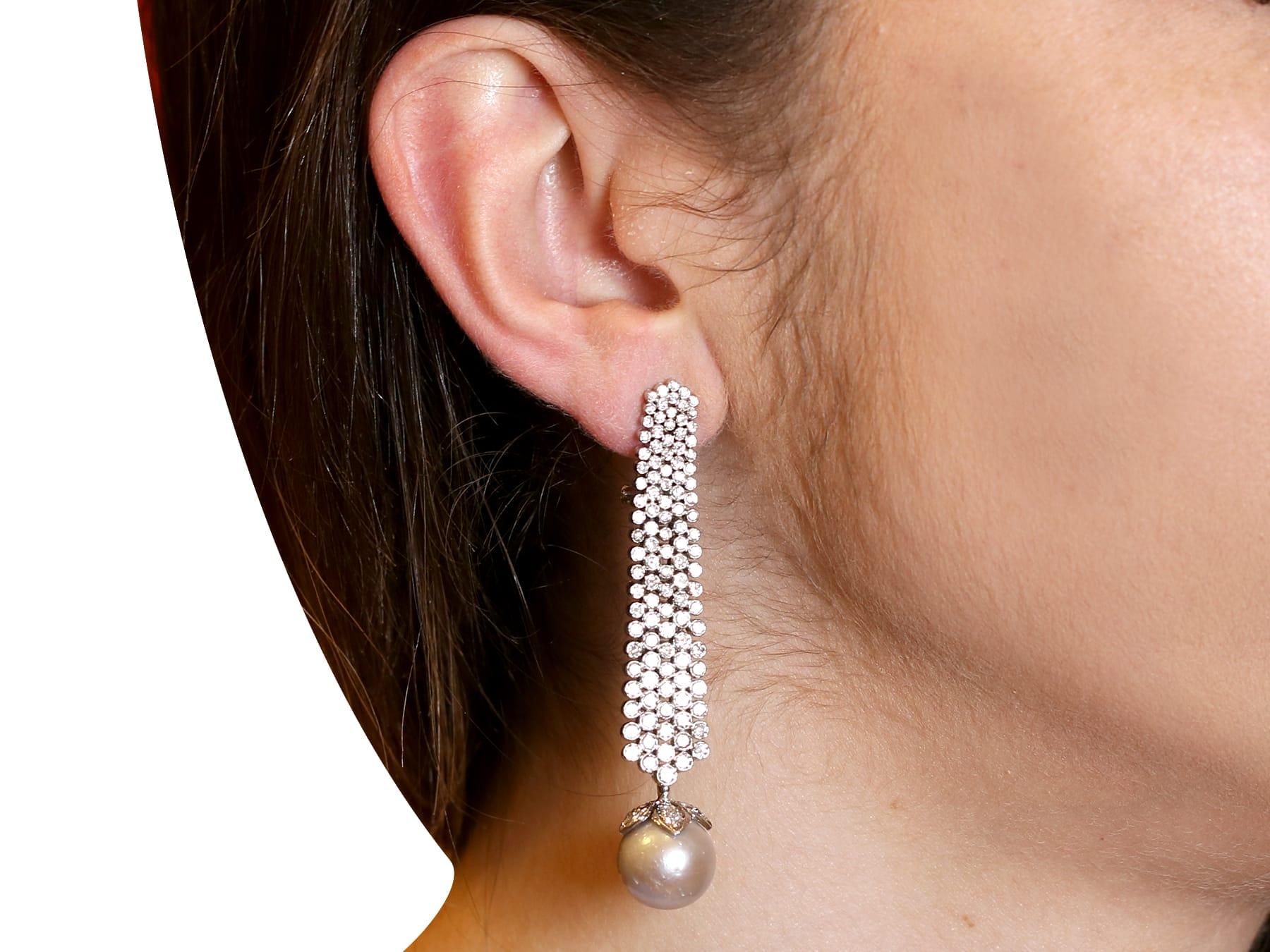 Zuchtperlen- und 4,24 Karat Diamant-Tropfen-Ohrringe aus 18 Karat Weißgold im Angebot 6