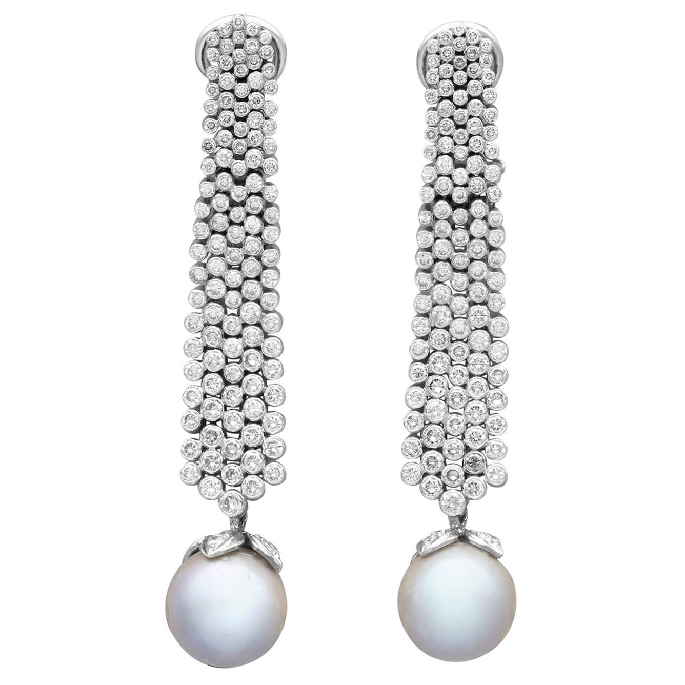 Boucles d'oreilles en goutte vintage en or blanc 18 carats avec perles de culture et diamants de 4,24 carats