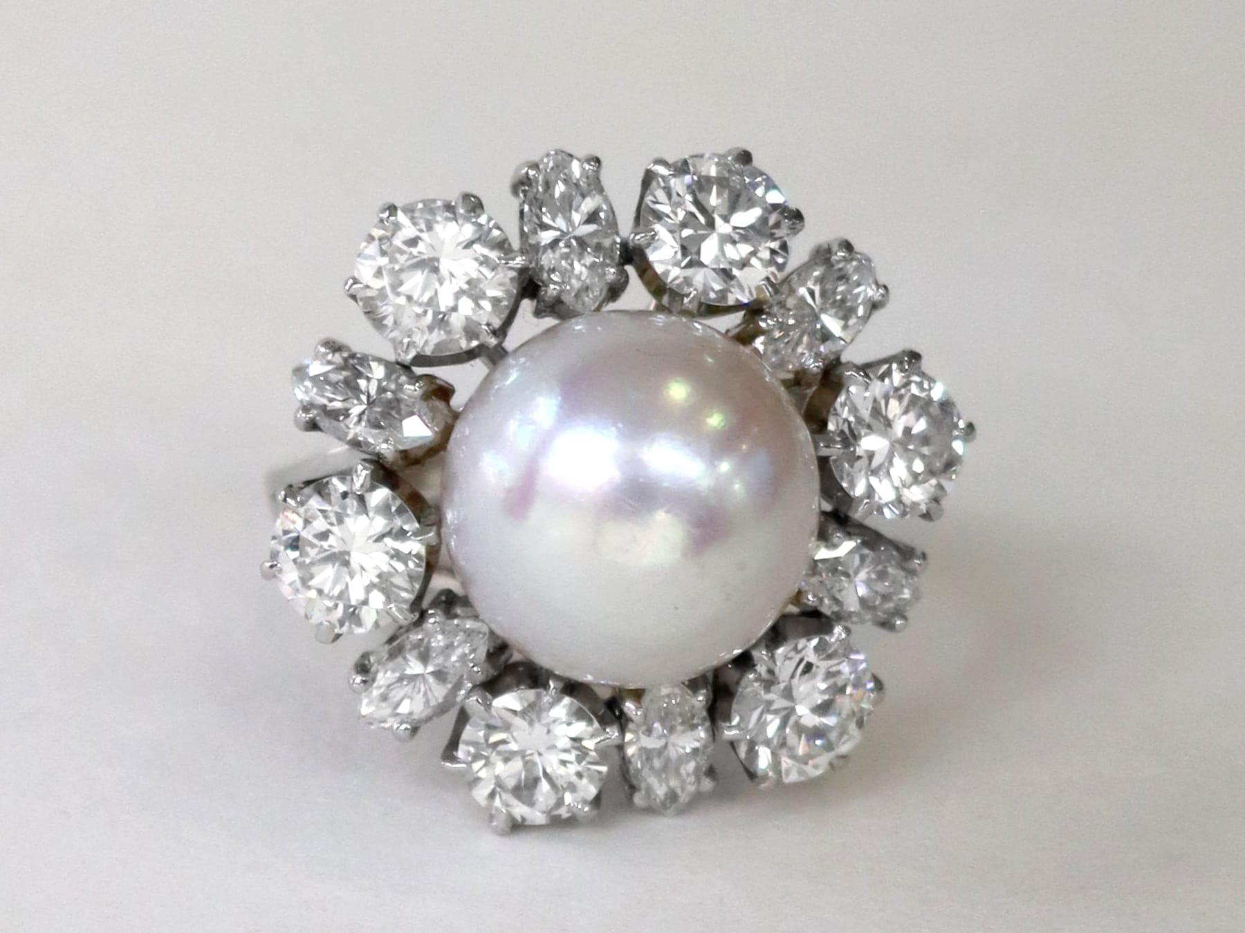 Taille ronde Bague robe vintage en platine avec perle de culture et diamants de 4,50 carats en vente
