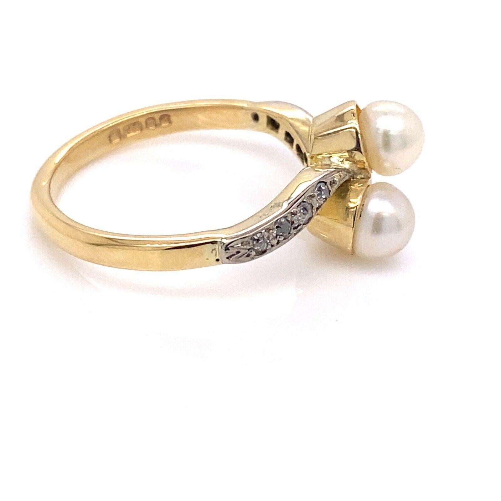 Round Cut Vintage Cultured Pearl and Diamond Crossover Ring Set in 18ct Yellow Gold For Sale