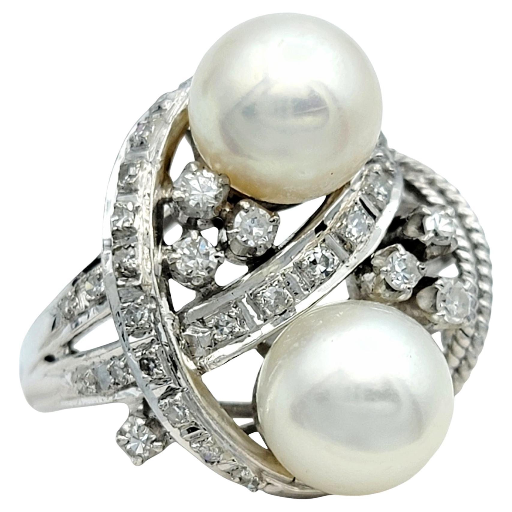 Bague cocktail vintage en platine poli avec perles de culture et diamants en tourbillon