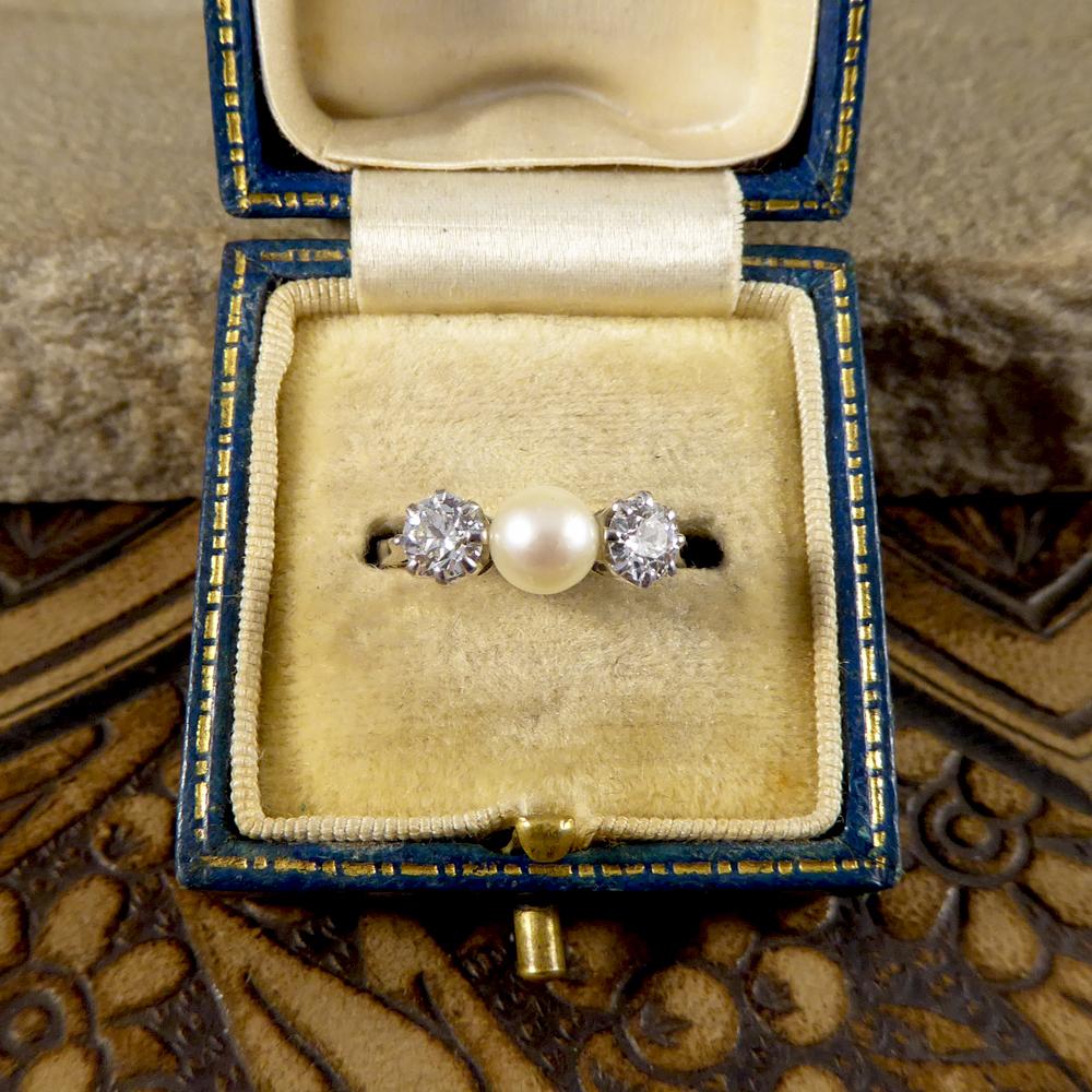 Vintage Cultured Pearl and Diamond Three-Stone ring in 18 Carat White Gold 3