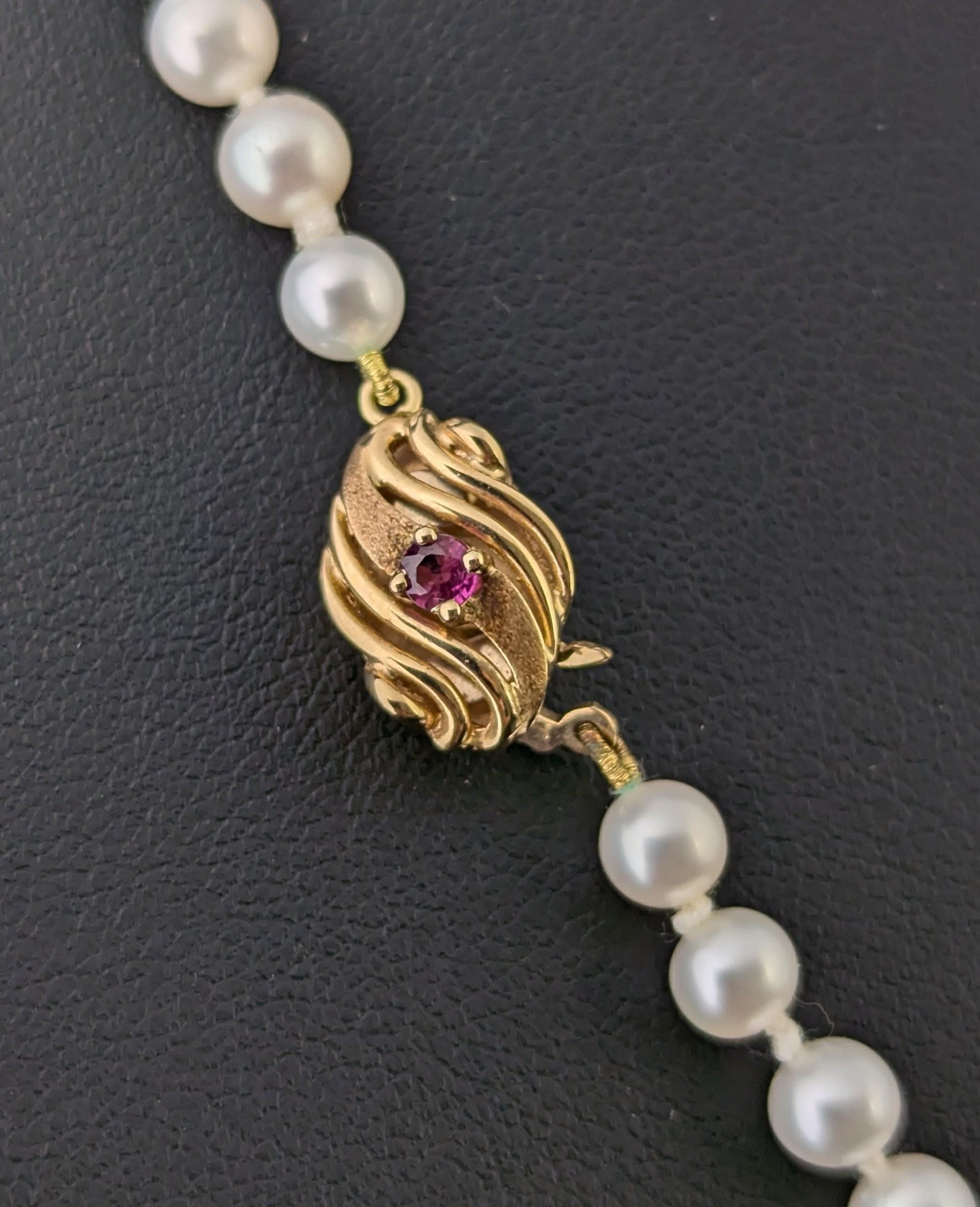 Collana di perle coltivate vintage, oro 9k e chiusura in rubino in vendita 2