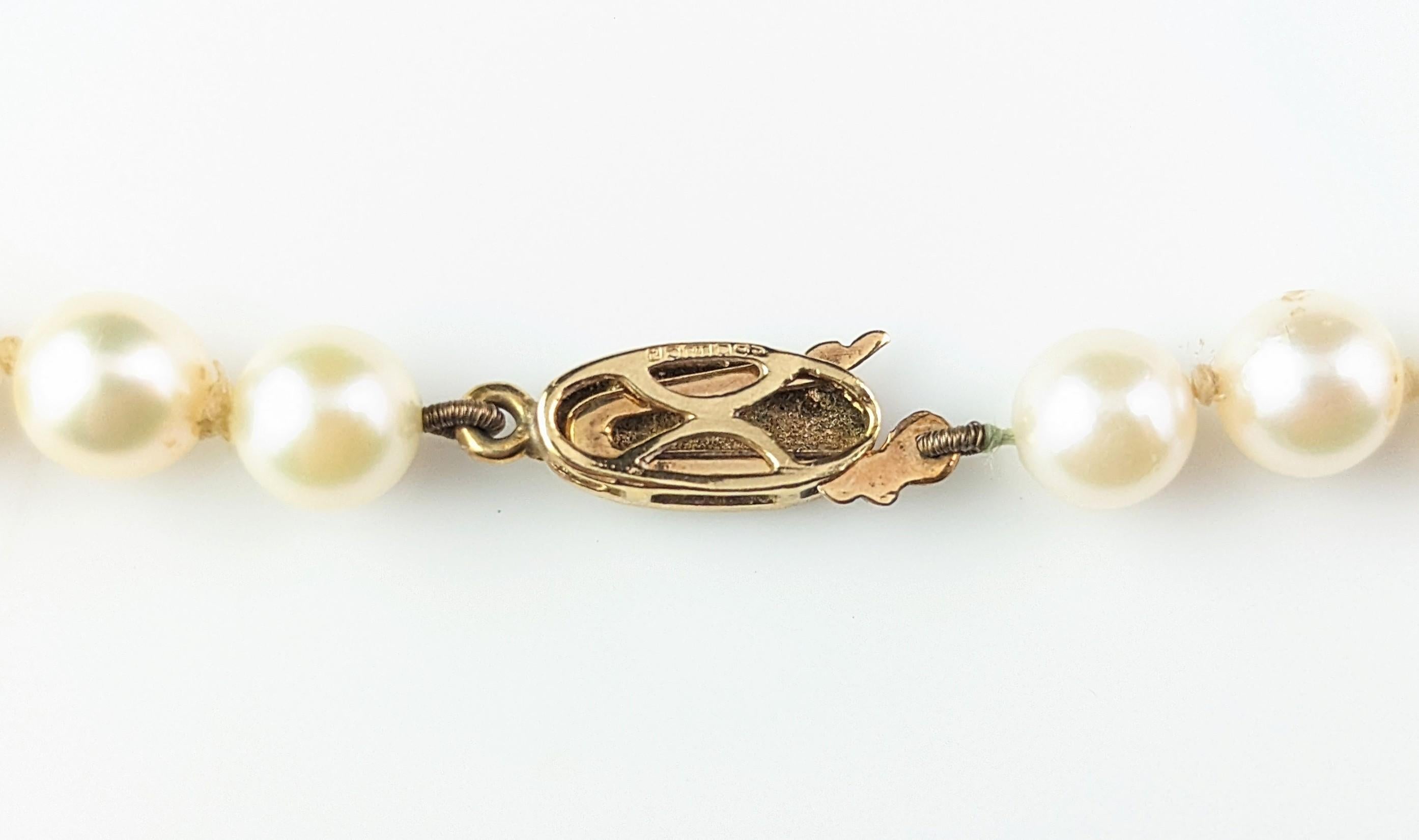 Vintage Cultured Pearl necklace, 9k gold clasp, 1960s For Sale 5