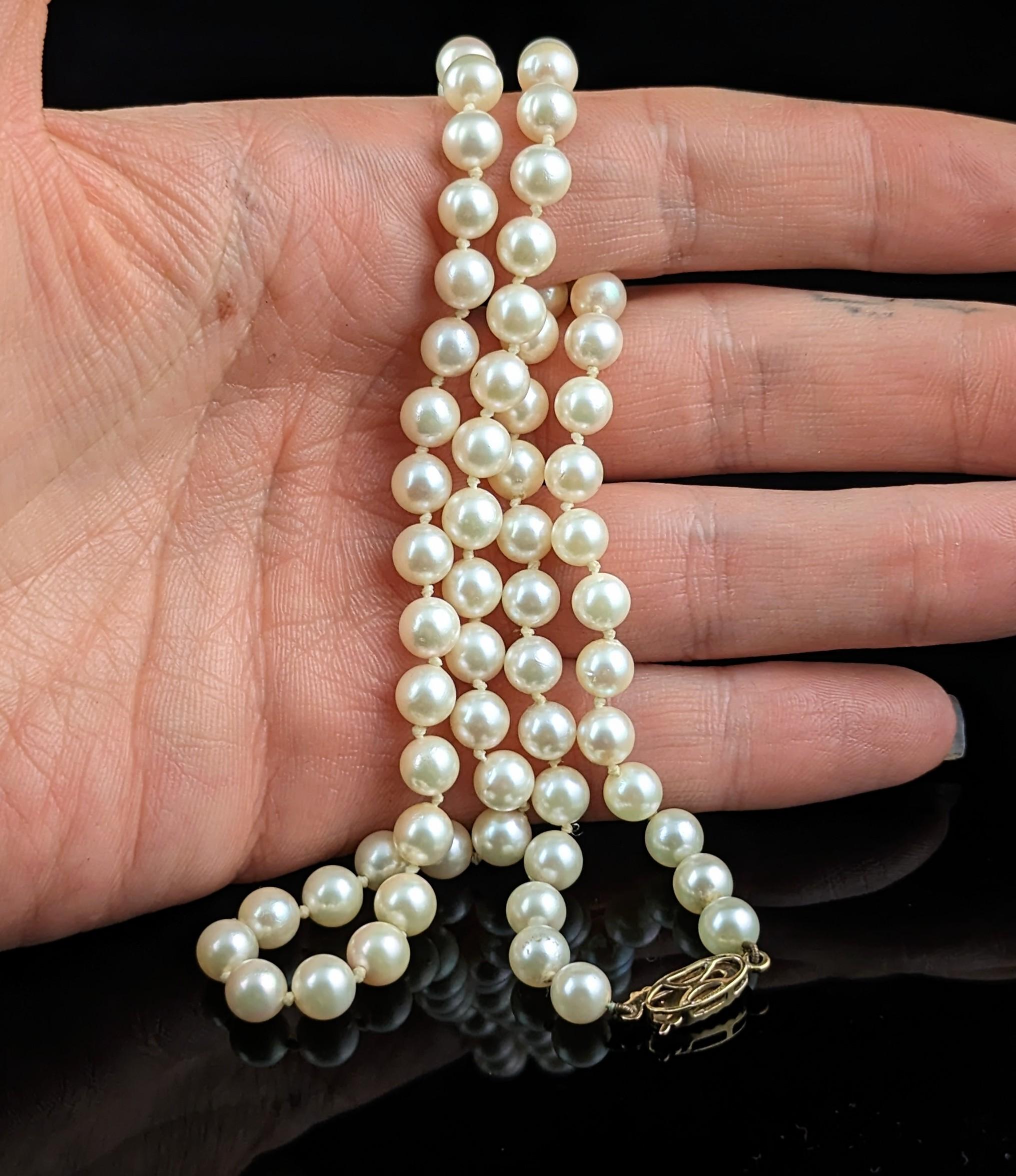 Art Deco Vintage Cultured Pearl necklace, 9k gold clasp, 1960s For Sale