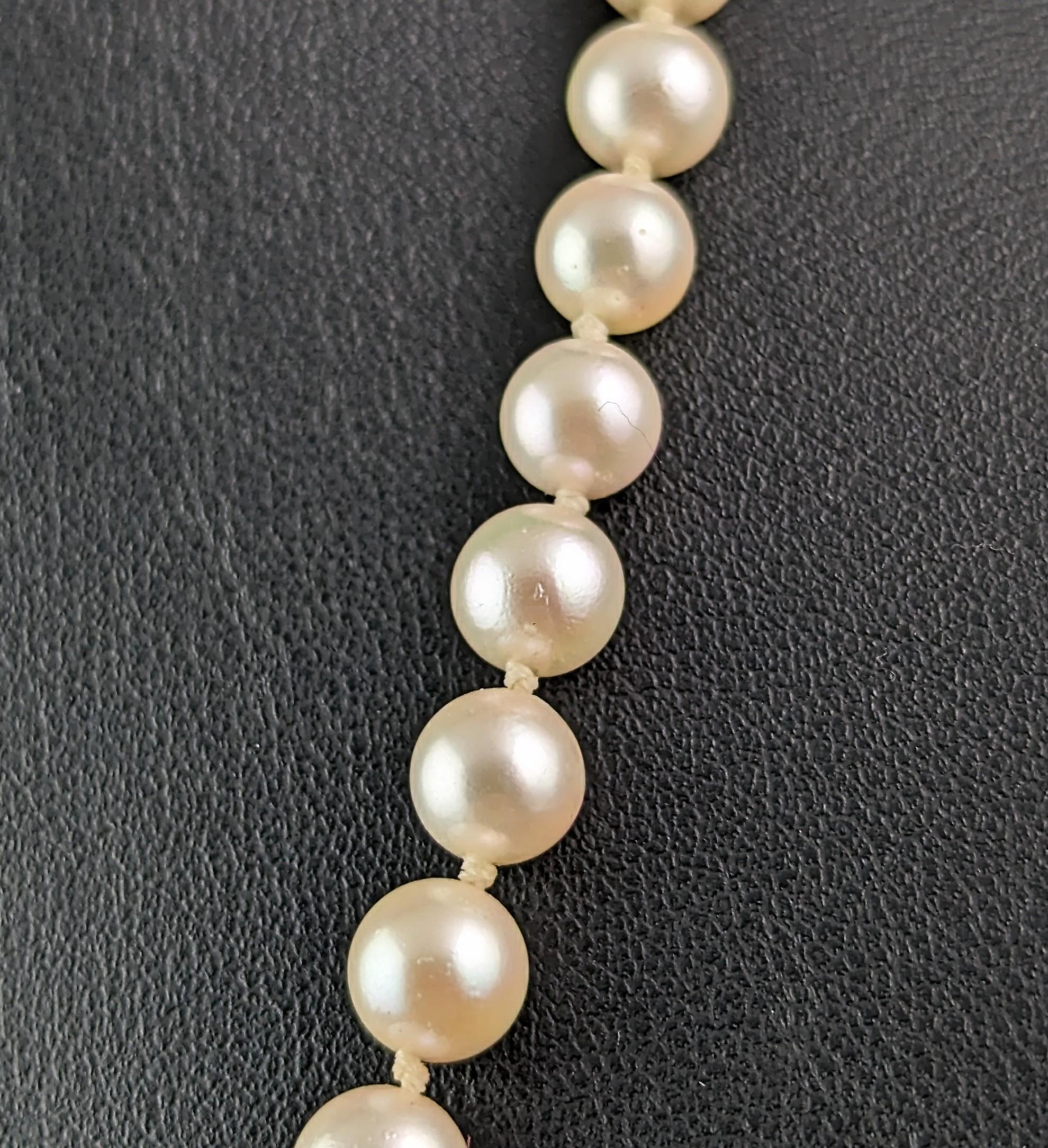 Bead Vintage Cultured Pearl necklace, 9k gold clasp, 1960s For Sale