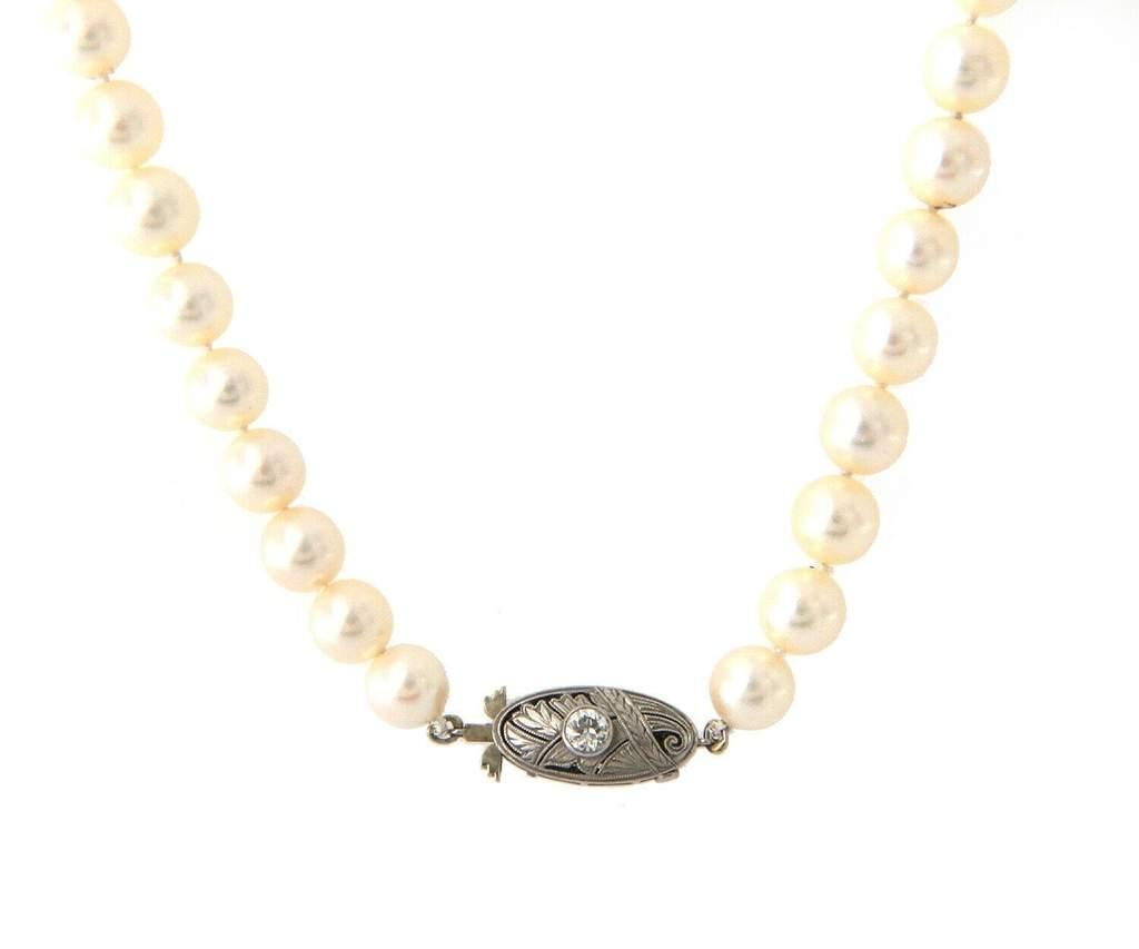 Vintage Cultured Pearl Strand Diamond Clasp Necklace in 14K

Vintage Cultured Pearl Strand Diamond Clasp Necklace
14K White Gold
Pearl Sizes: Approx. 6.5 – 7.0 MM
Necklace Length: 32.0 Inches
Weight: Approx. 48.80 Grams

Condition:
Offered for your