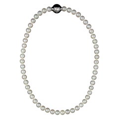 Vintage Cultured Pearl Strand Necklace Diamond-Set White Gold Clasp 20th Century