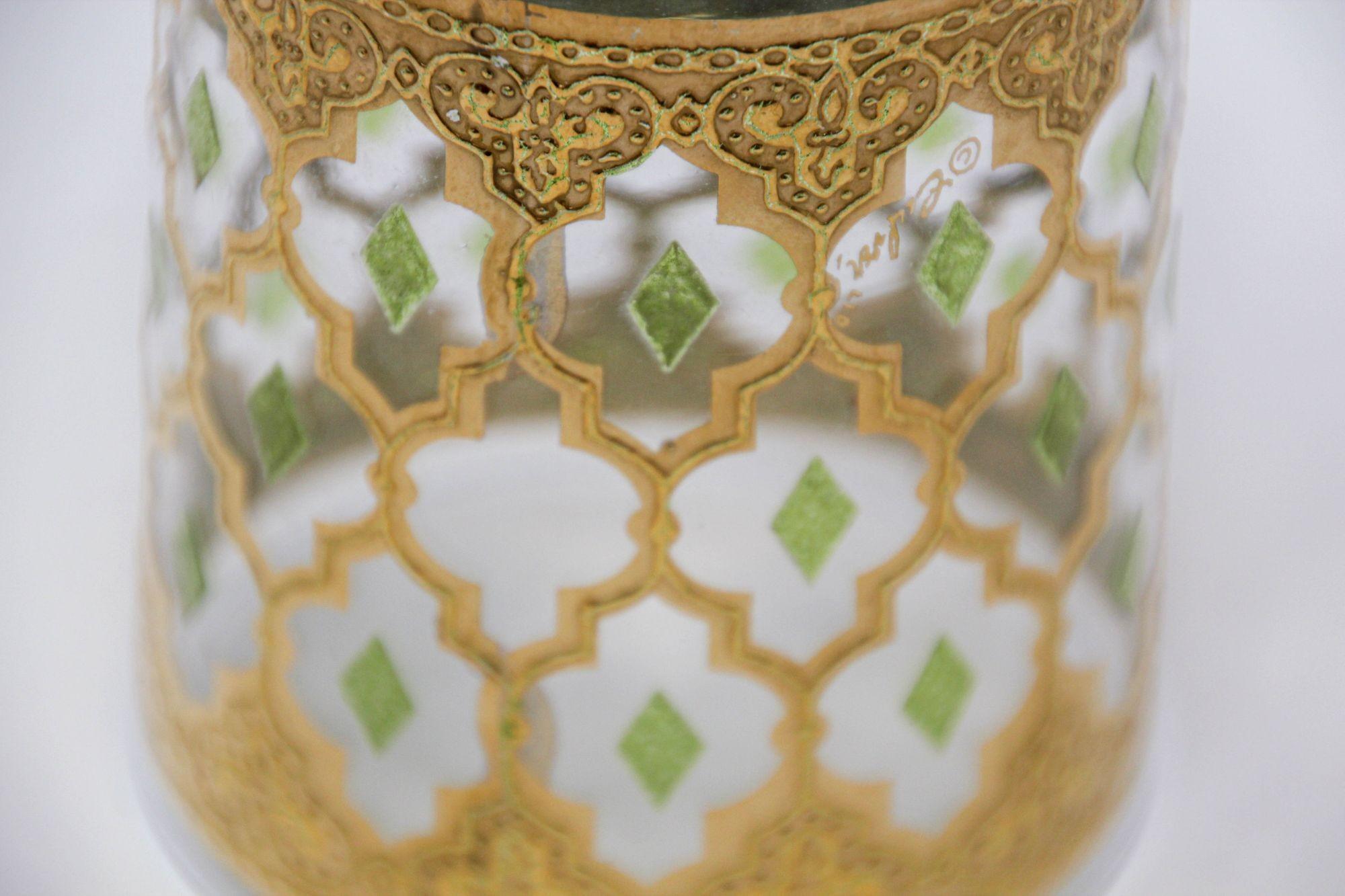 Vieux verre à couvercle à la mode avec motif Valence en or 22 carats en vente 4