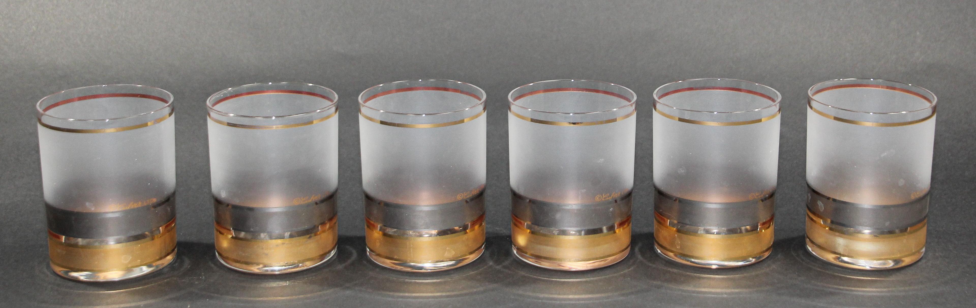 Elegant exquisite vintage set of six rock glasses designed by Culver ltd. 
Vintage Culver Set of Six Rock Glasses Frosted Gold and Black Regency Pattern
They will create a dramatic display for a back bar or table setting.
Midcentury low ball