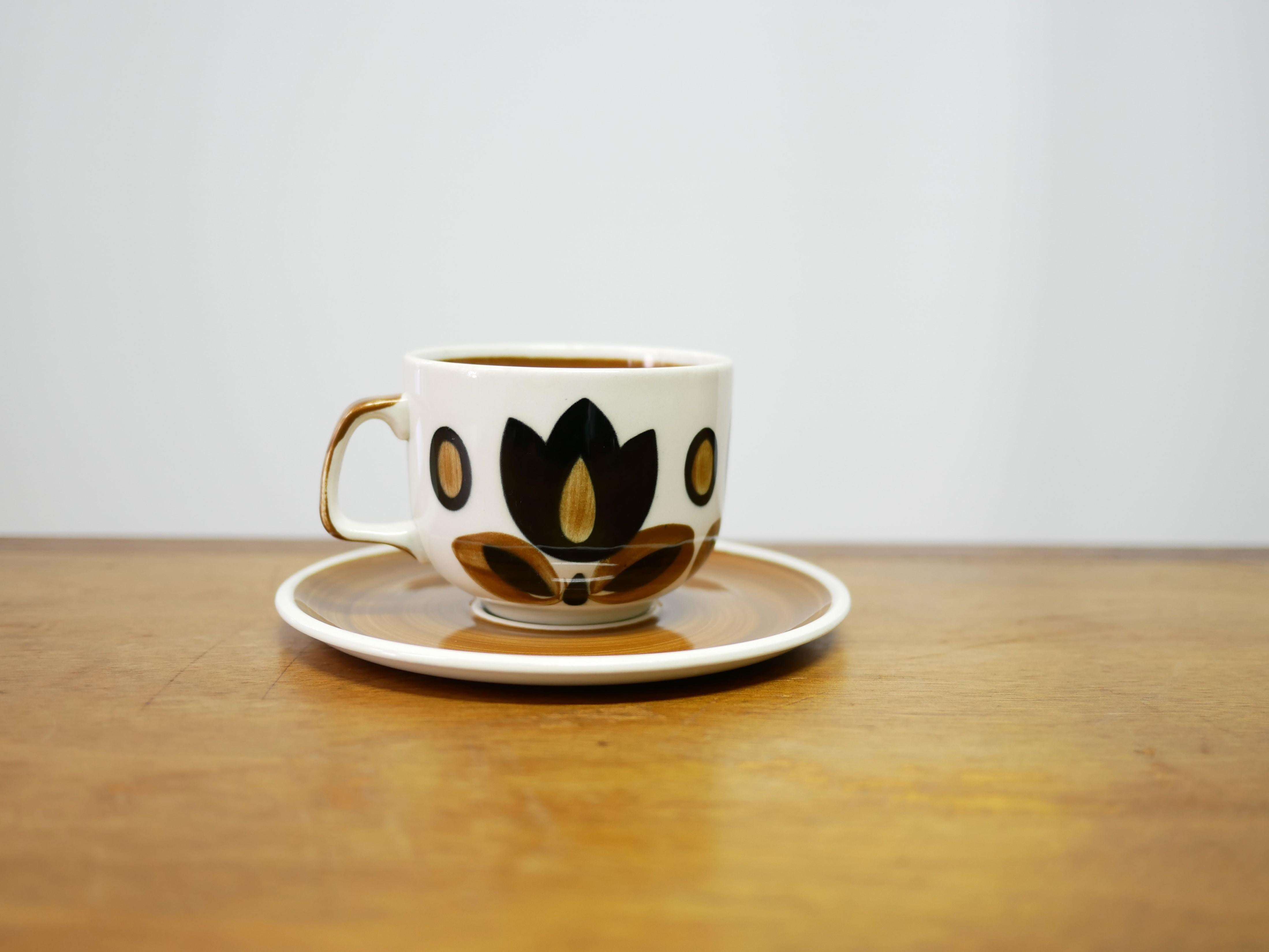 Taza y platillo vintage fabricados por Boch La Louvière en venta 2